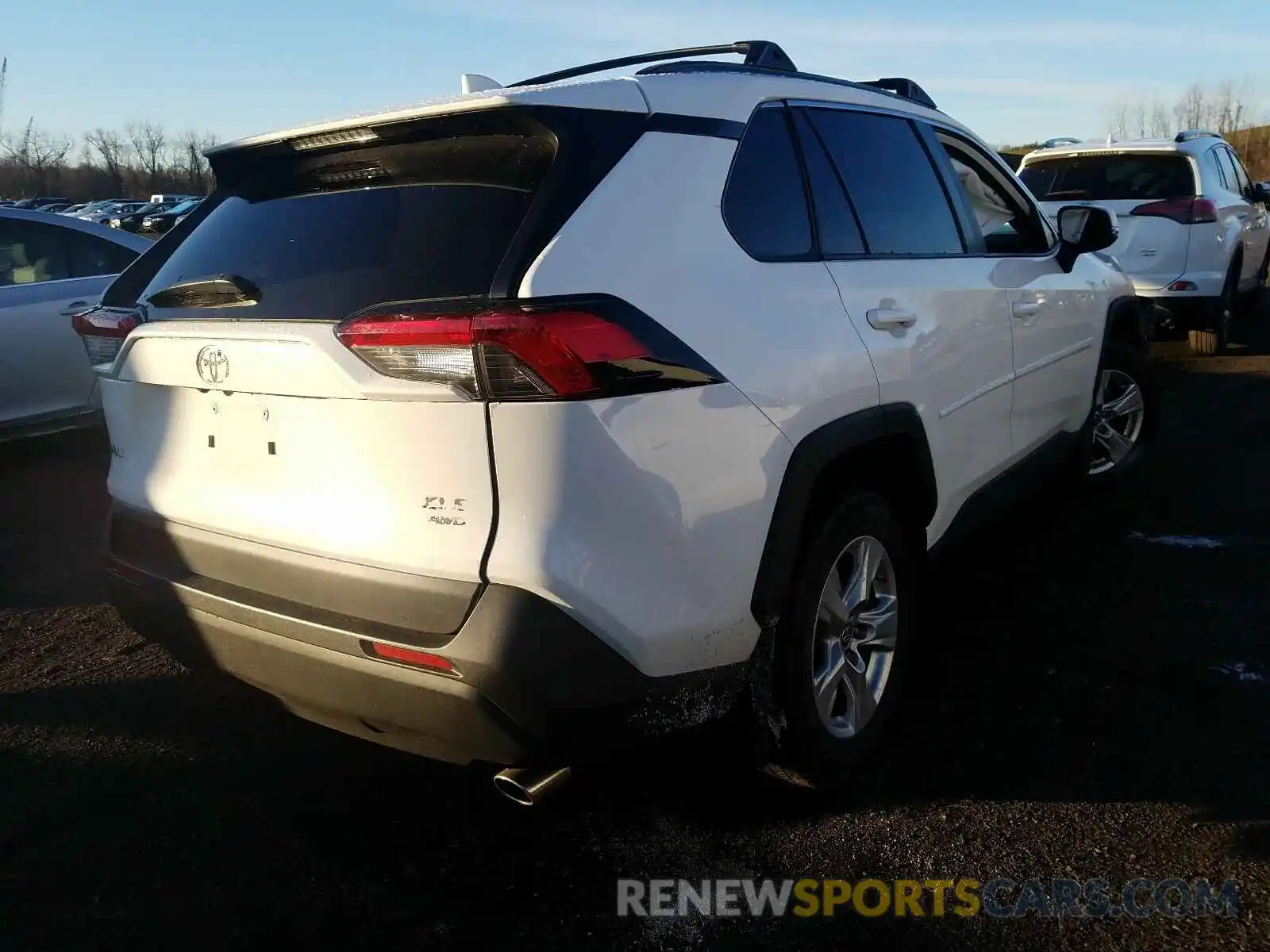 4 Photograph of a damaged car JTMP1RFVXKD040908 TOYOTA RAV4 2019