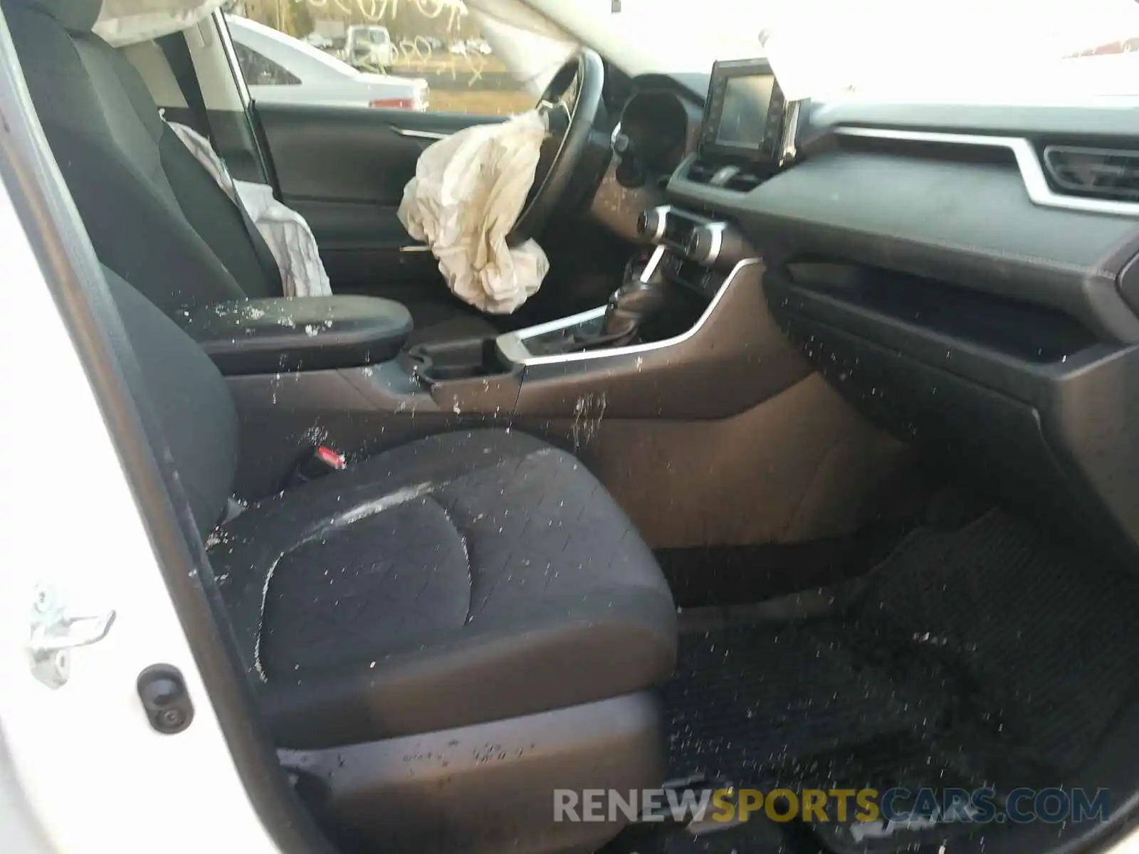 5 Photograph of a damaged car JTMP1RFVXKD040908 TOYOTA RAV4 2019