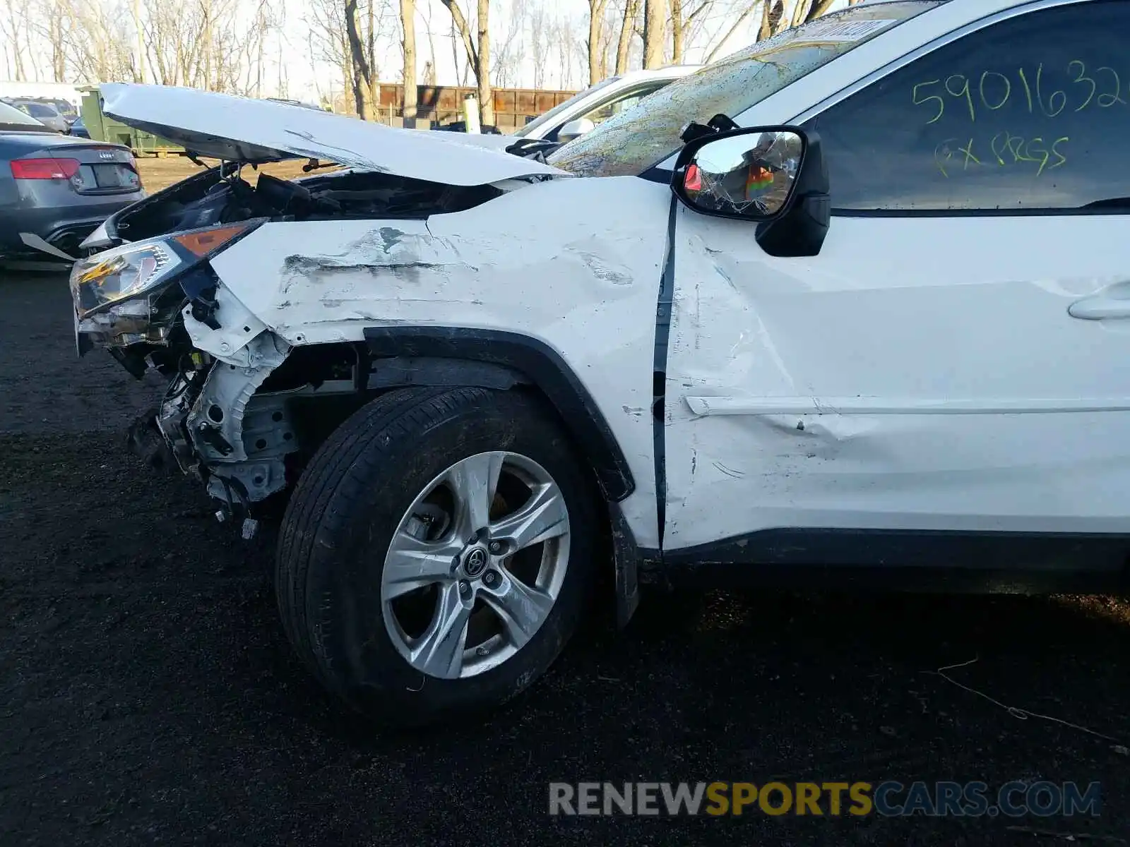 9 Photograph of a damaged car JTMP1RFVXKD040908 TOYOTA RAV4 2019