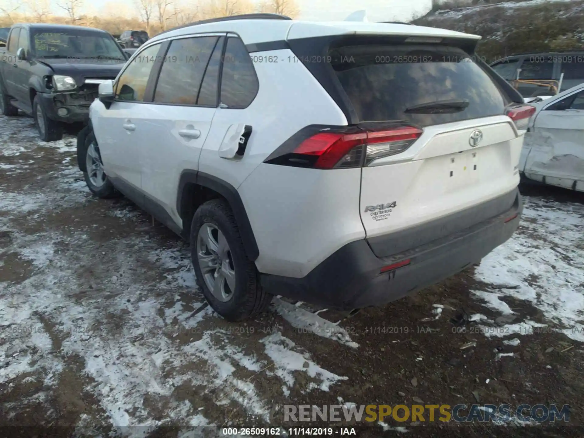 3 Фотография поврежденного автомобиля JTMP1RFVXKD501847 TOYOTA RAV4 2019