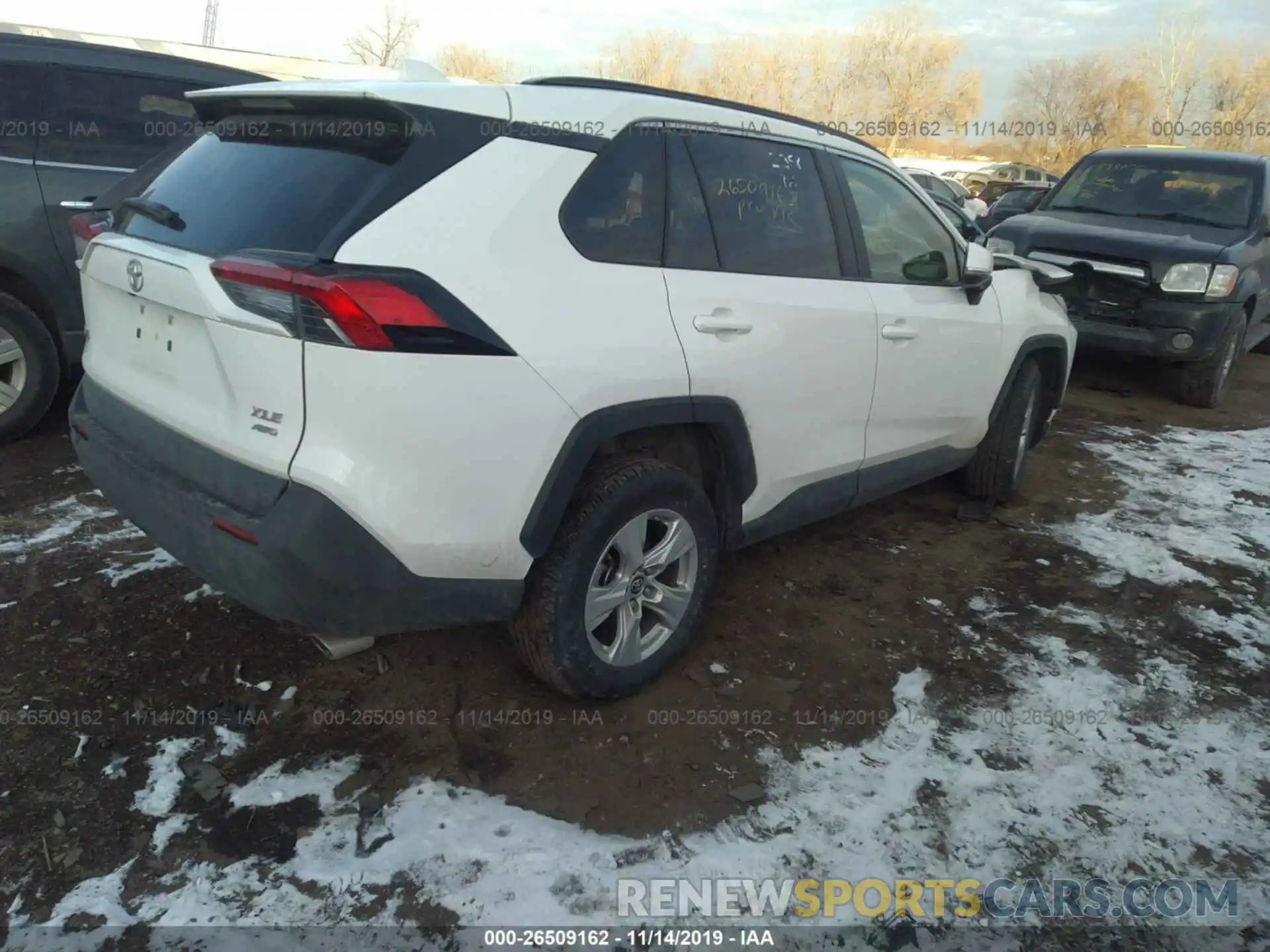 4 Фотография поврежденного автомобиля JTMP1RFVXKD501847 TOYOTA RAV4 2019