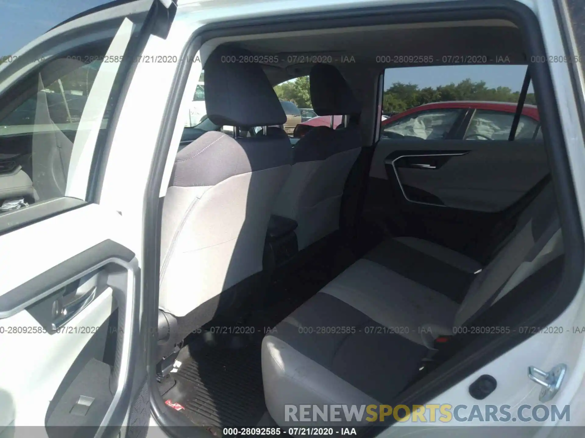 8 Photograph of a damaged car JTMP1RFVXKD504120 TOYOTA RAV4 2019