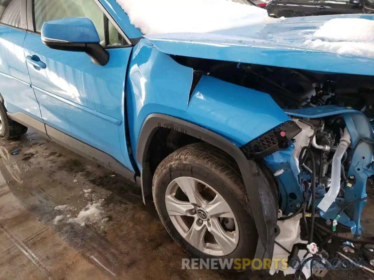 10 Photograph of a damaged car JTMP1RFVXKJ008865 TOYOTA RAV4 2019