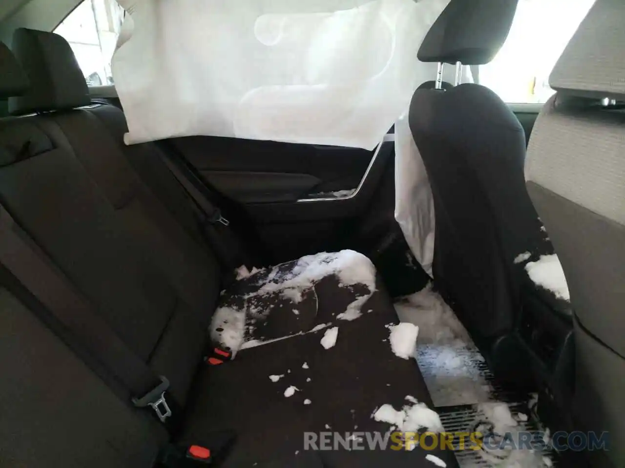 6 Photograph of a damaged car JTMP1RFVXKJ008865 TOYOTA RAV4 2019