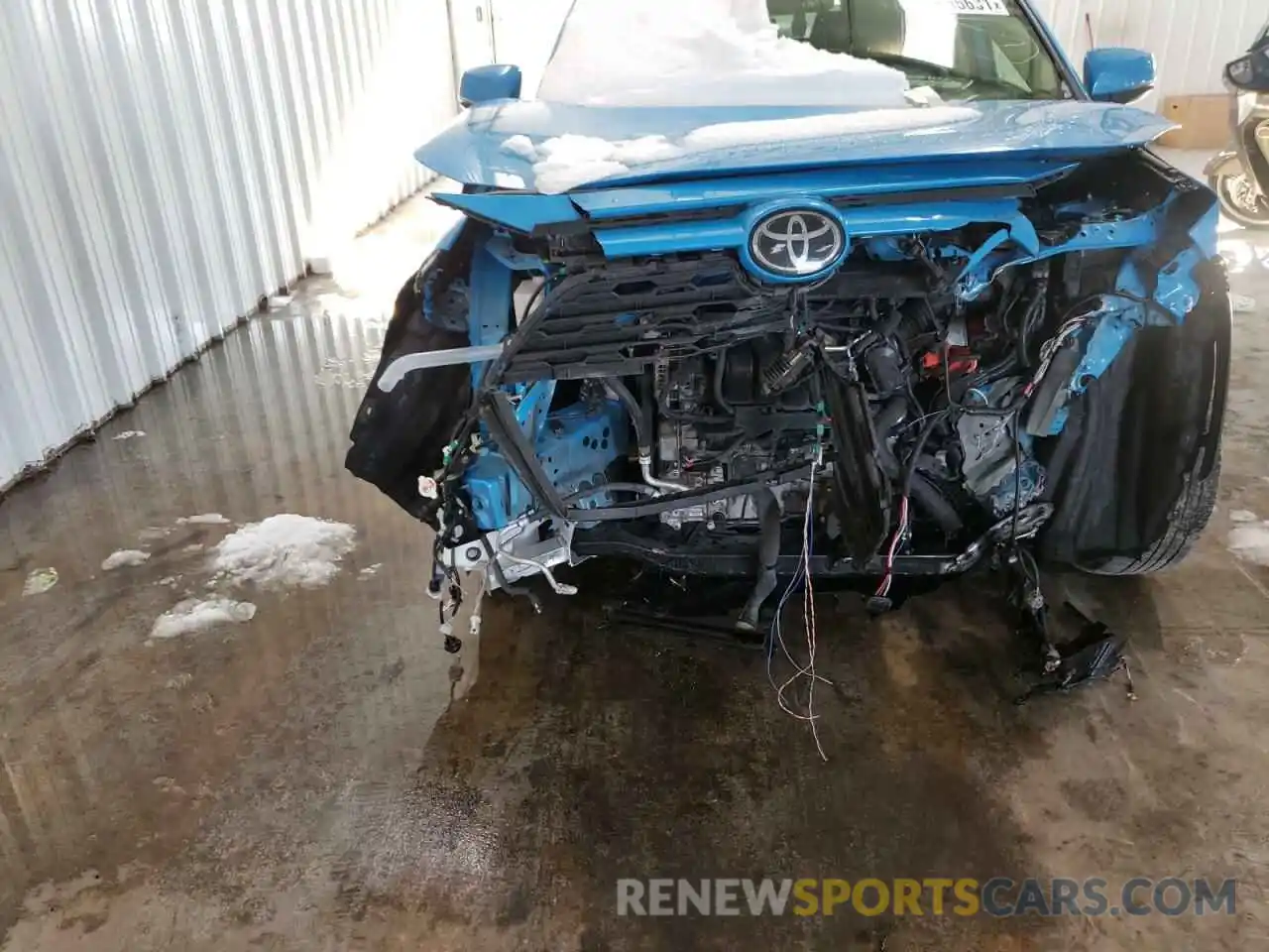 9 Photograph of a damaged car JTMP1RFVXKJ008865 TOYOTA RAV4 2019