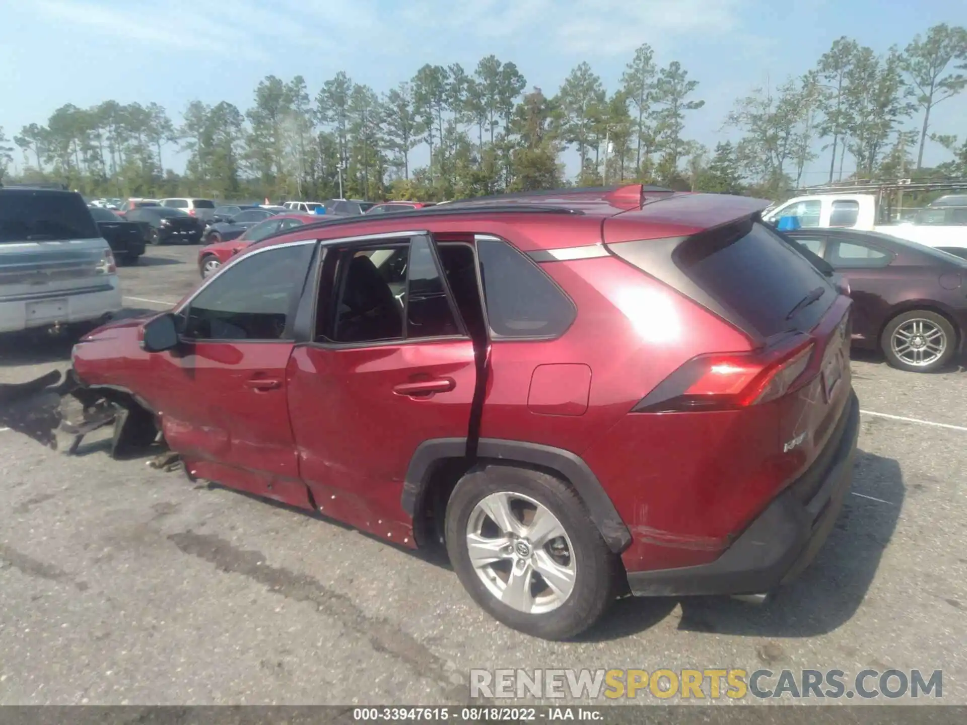 3 Photograph of a damaged car JTMP1RFVXKJ021504 TOYOTA RAV4 2019