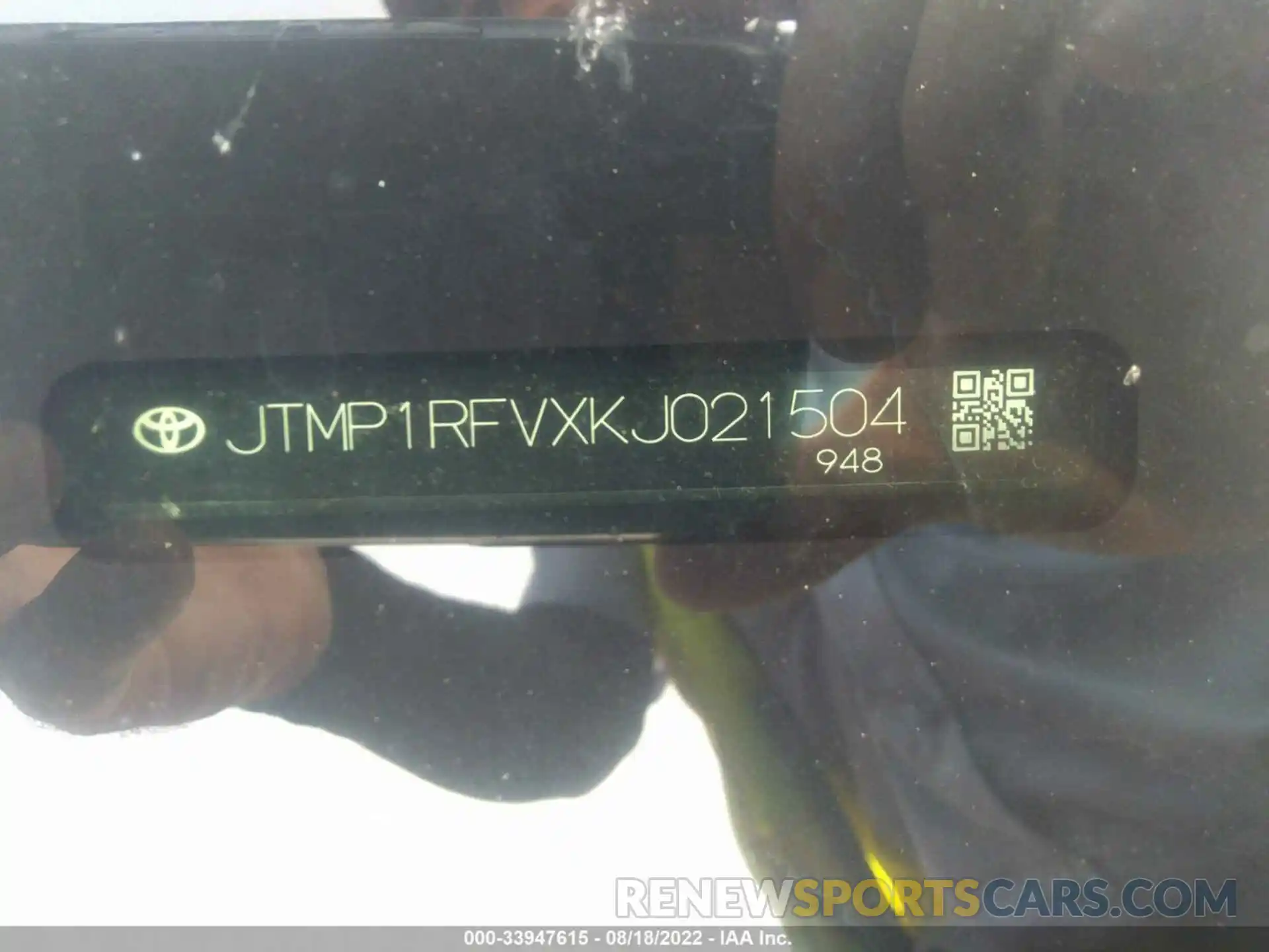 9 Photograph of a damaged car JTMP1RFVXKJ021504 TOYOTA RAV4 2019