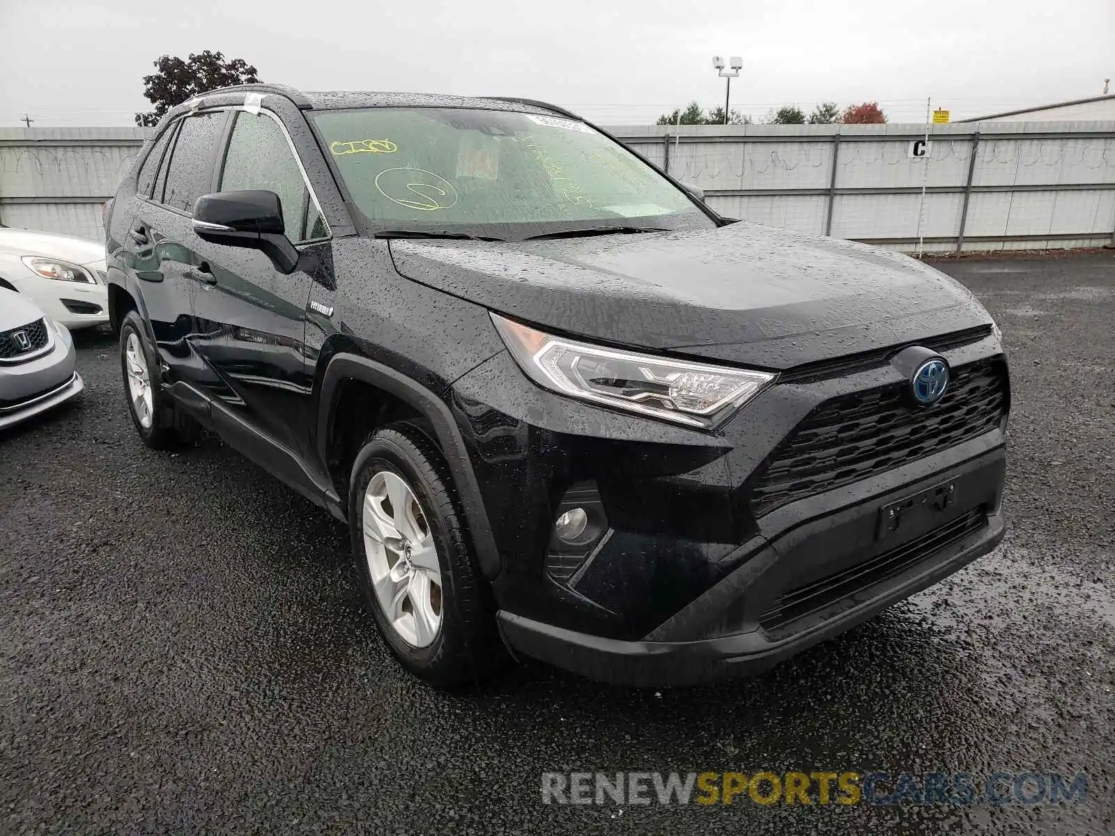 1 Photograph of a damaged car JTMRWRFV0KD008642 TOYOTA RAV4 2019