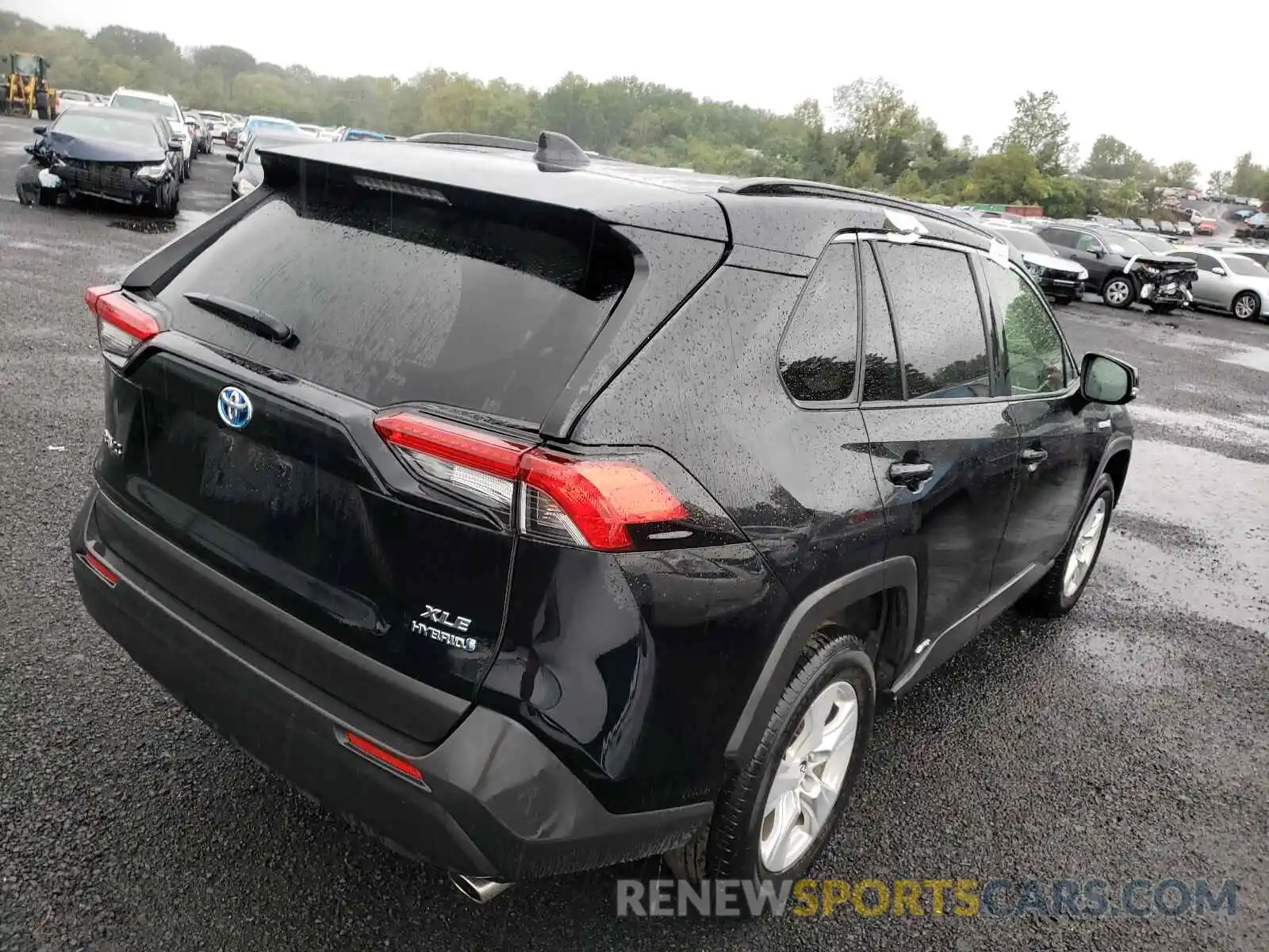 4 Photograph of a damaged car JTMRWRFV0KD008642 TOYOTA RAV4 2019