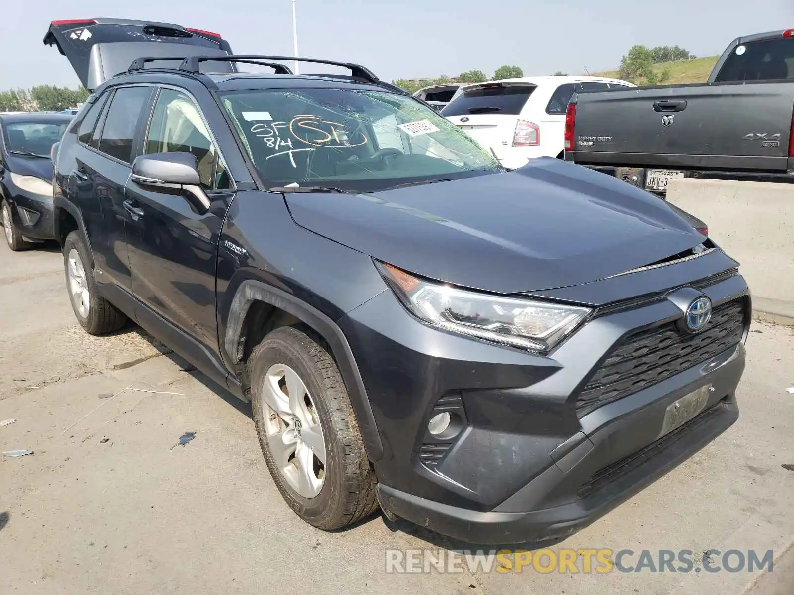 1 Photograph of a damaged car JTMRWRFV0KD009421 TOYOTA RAV4 2019