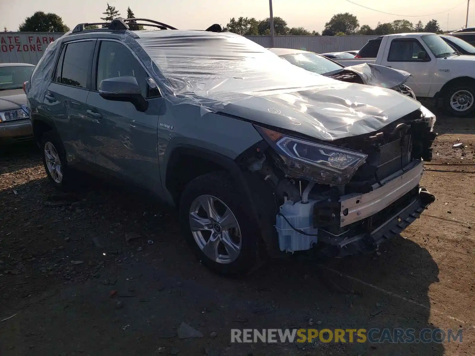 1 Photograph of a damaged car JTMRWRFV0KD021701 TOYOTA RAV4 2019