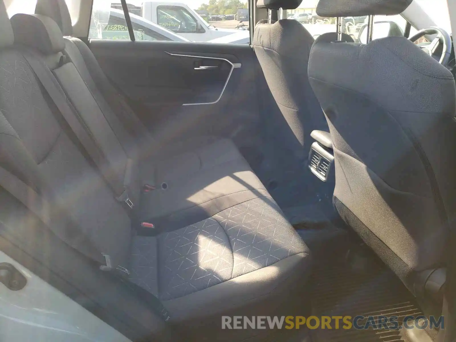 6 Photograph of a damaged car JTMRWRFV0KD021701 TOYOTA RAV4 2019