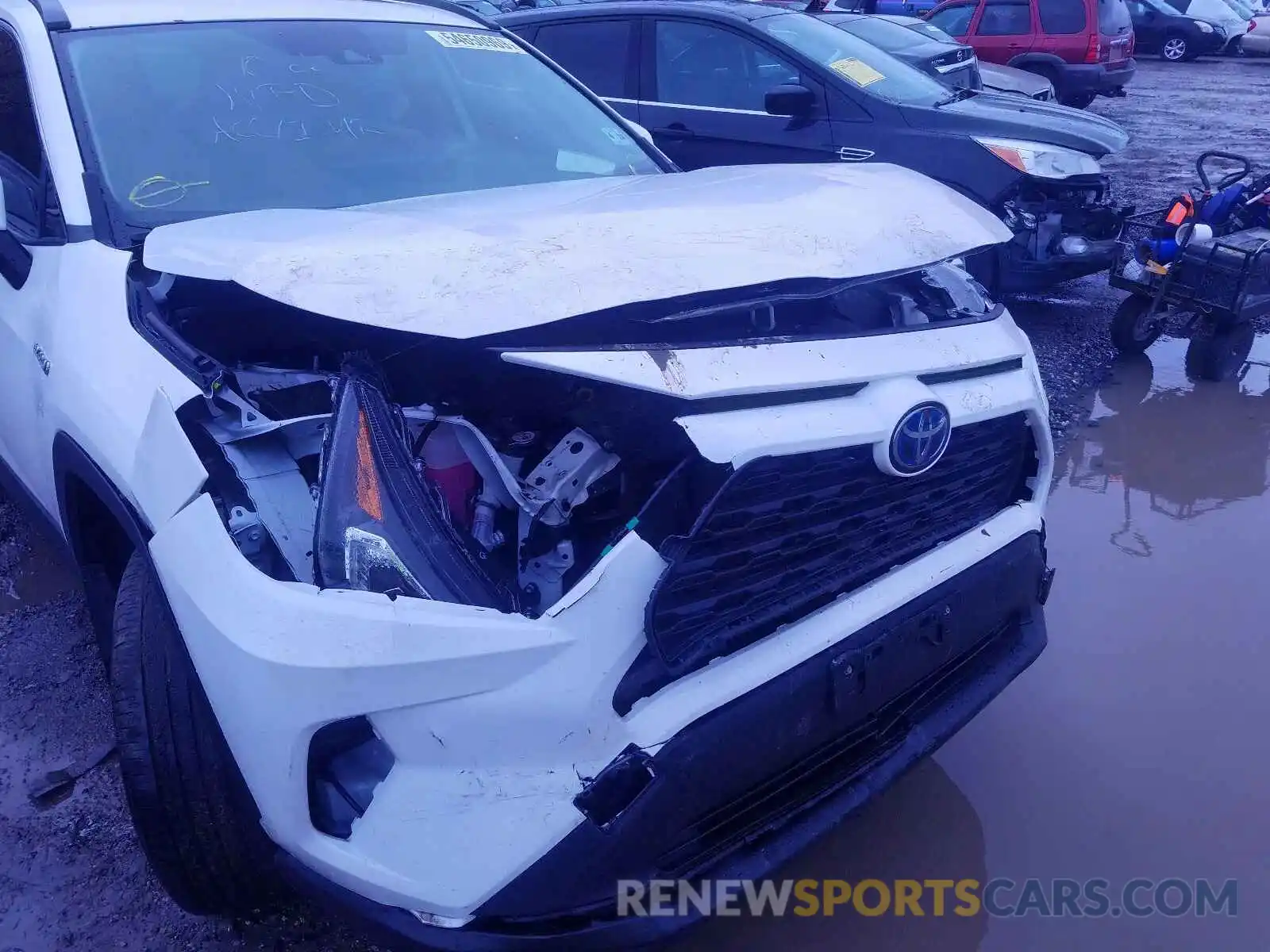 9 Photograph of a damaged car JTMRWRFV1KD006365 TOYOTA RAV4 2019