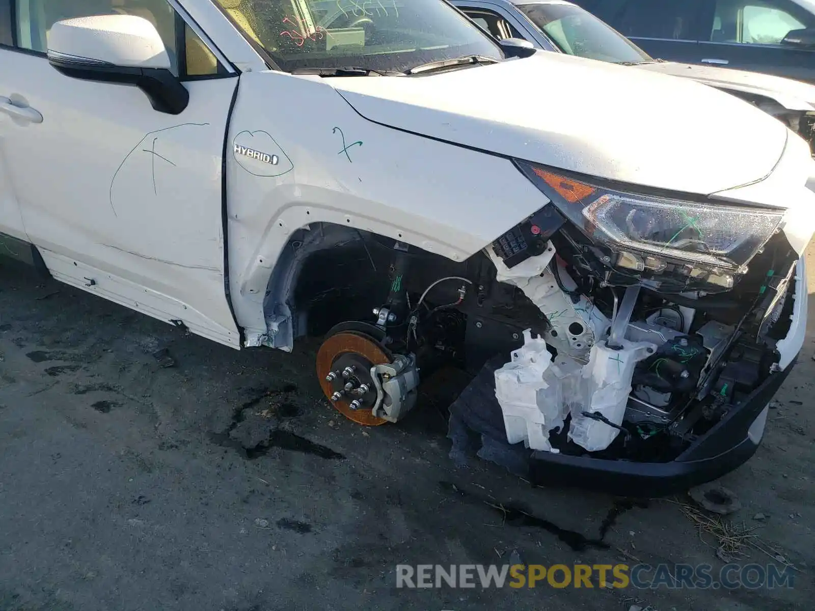 9 Photograph of a damaged car JTMRWRFV1KD020945 TOYOTA RAV4 2019