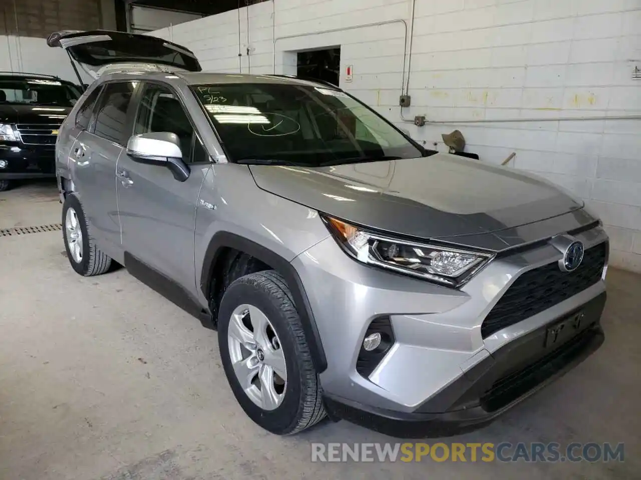 1 Photograph of a damaged car JTMRWRFV1KD026342 TOYOTA RAV4 2019