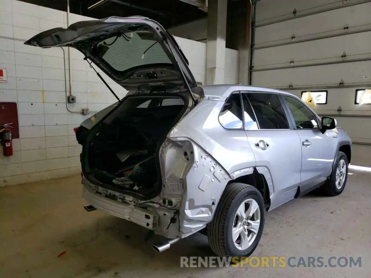 4 Photograph of a damaged car JTMRWRFV1KD026342 TOYOTA RAV4 2019