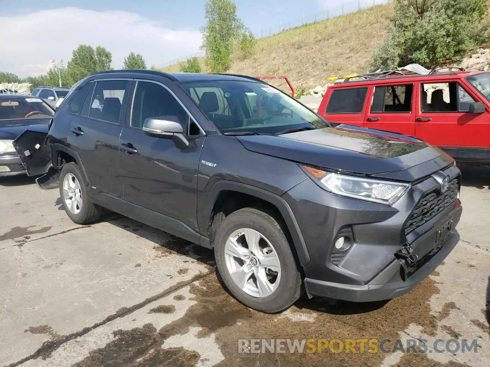 1 Photograph of a damaged car JTMRWRFV1KJ004939 TOYOTA RAV4 2019