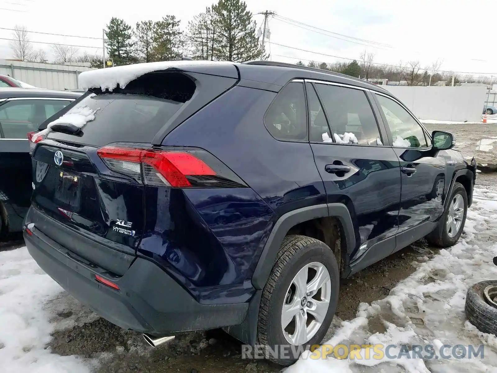 4 Photograph of a damaged car JTMRWRFV2KD015933 TOYOTA RAV4 2019