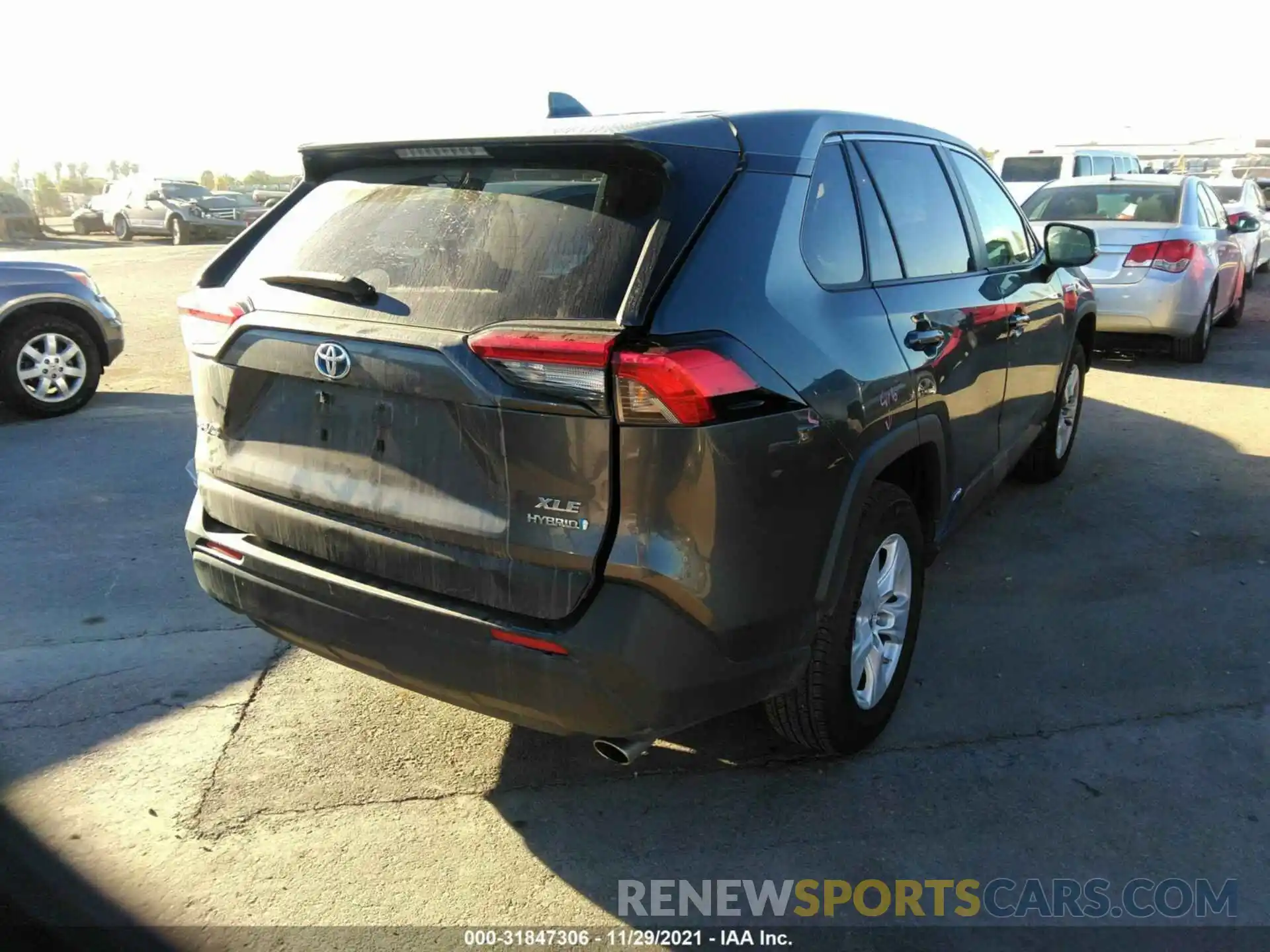 4 Photograph of a damaged car JTMRWRFV2KD025636 TOYOTA RAV4 2019