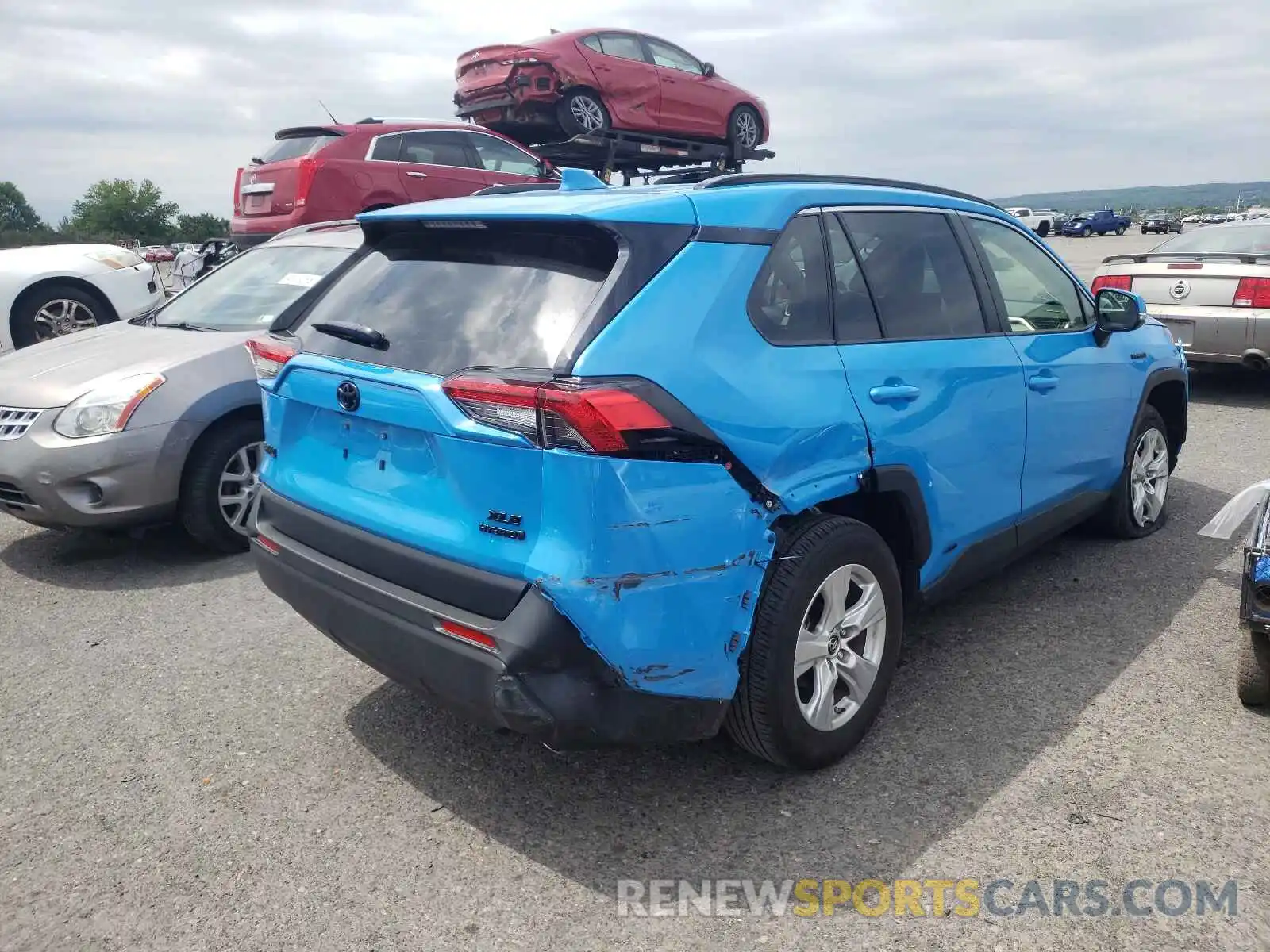 4 Photograph of a damaged car JTMRWRFV2KD033185 TOYOTA RAV4 2019