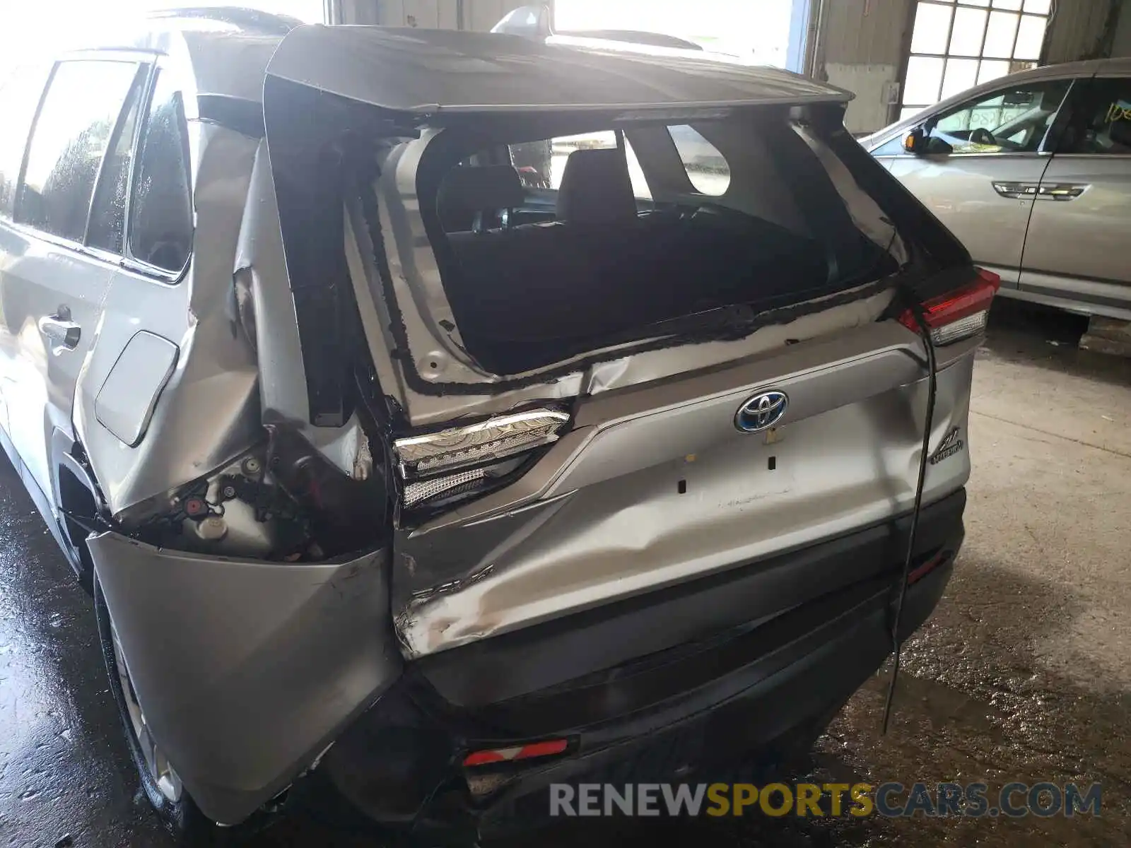 9 Photograph of a damaged car JTMRWRFV2KJ019885 TOYOTA RAV4 2019