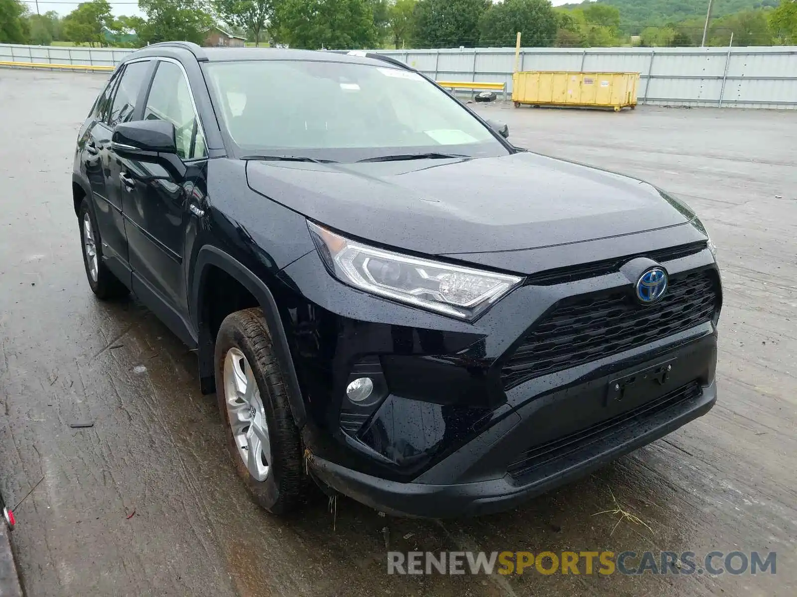 1 Photograph of a damaged car JTMRWRFV3KD005704 TOYOTA RAV4 2019