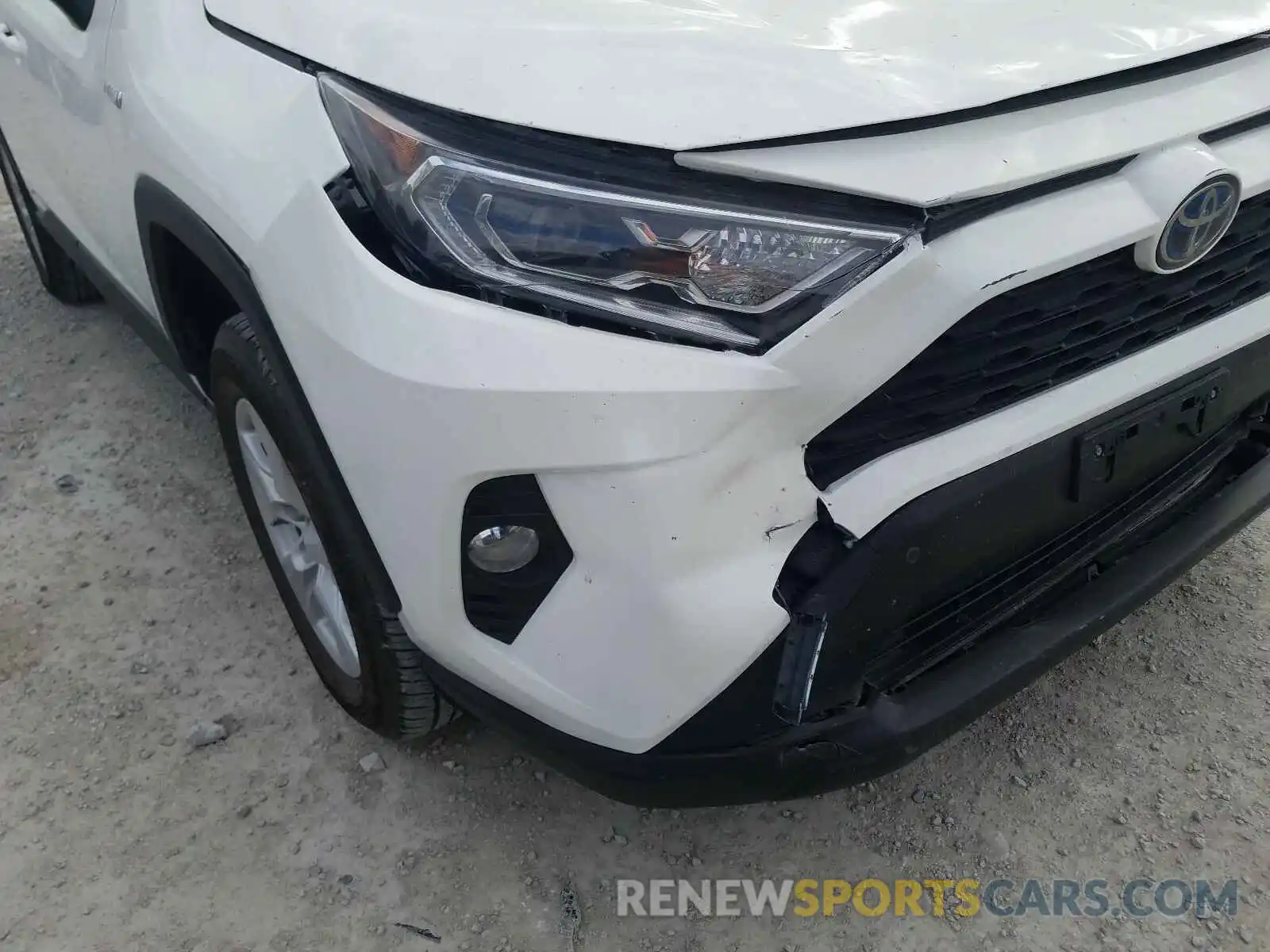 9 Photograph of a damaged car JTMRWRFV3KD006707 TOYOTA RAV4 2019