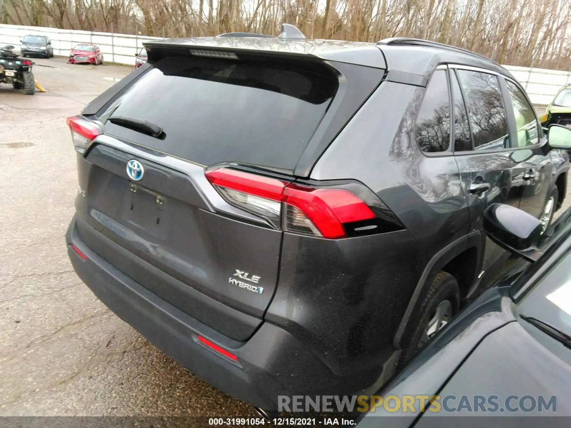 4 Photograph of a damaged car JTMRWRFV3KD015262 TOYOTA RAV4 2019