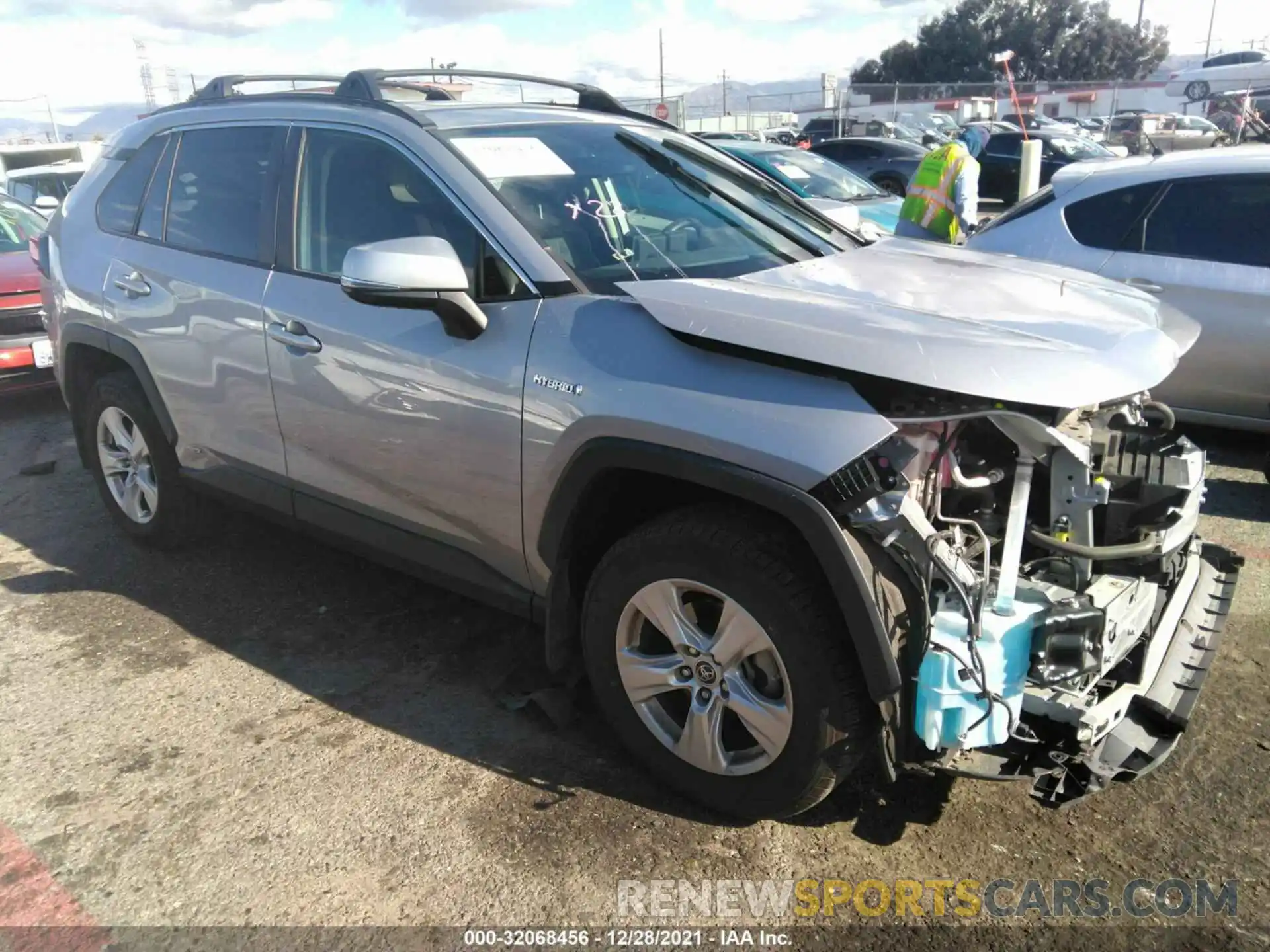 1 Photograph of a damaged car JTMRWRFV3KD015844 TOYOTA RAV4 2019