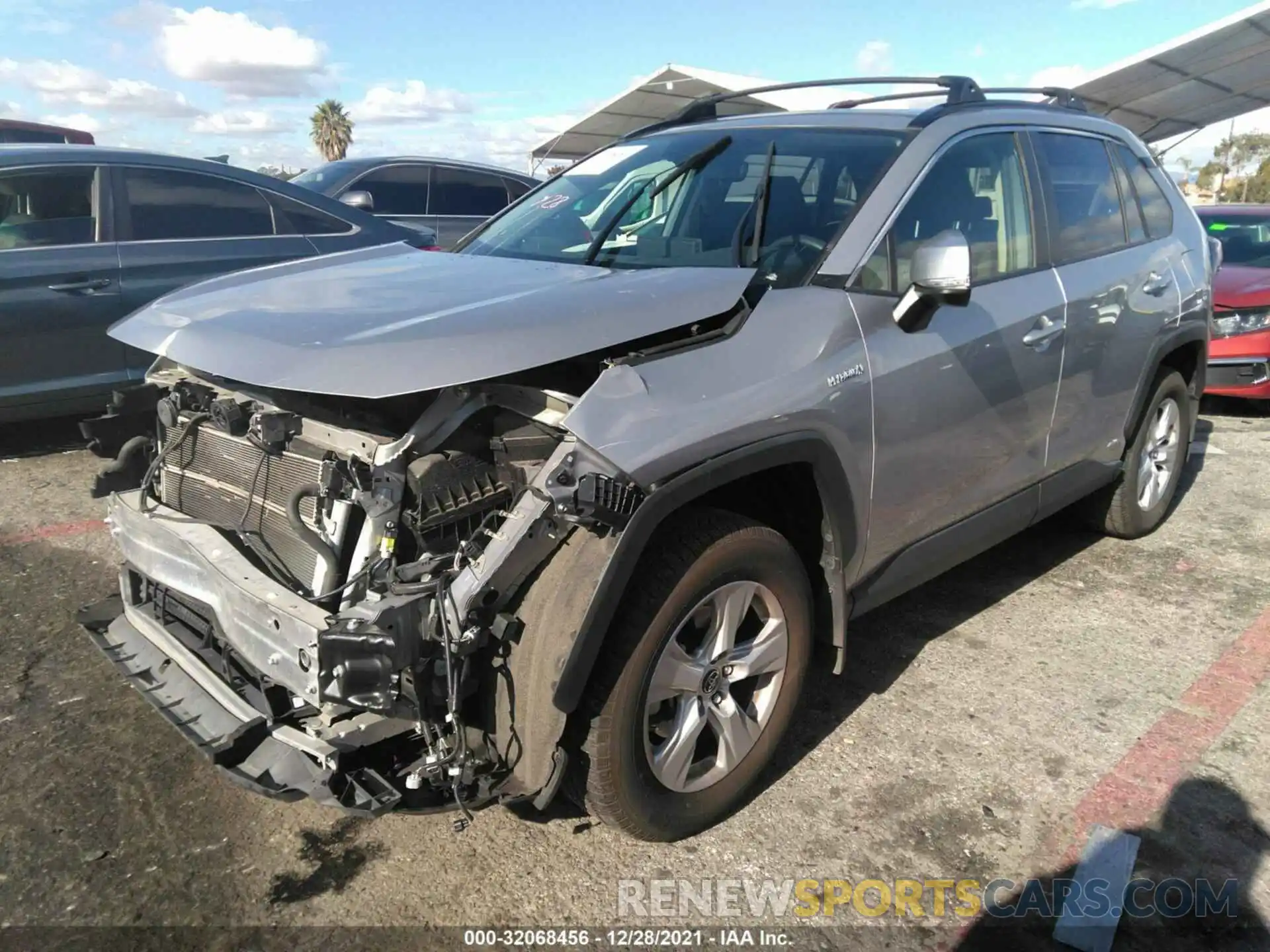 2 Фотография поврежденного автомобиля JTMRWRFV3KD015844 TOYOTA RAV4 2019