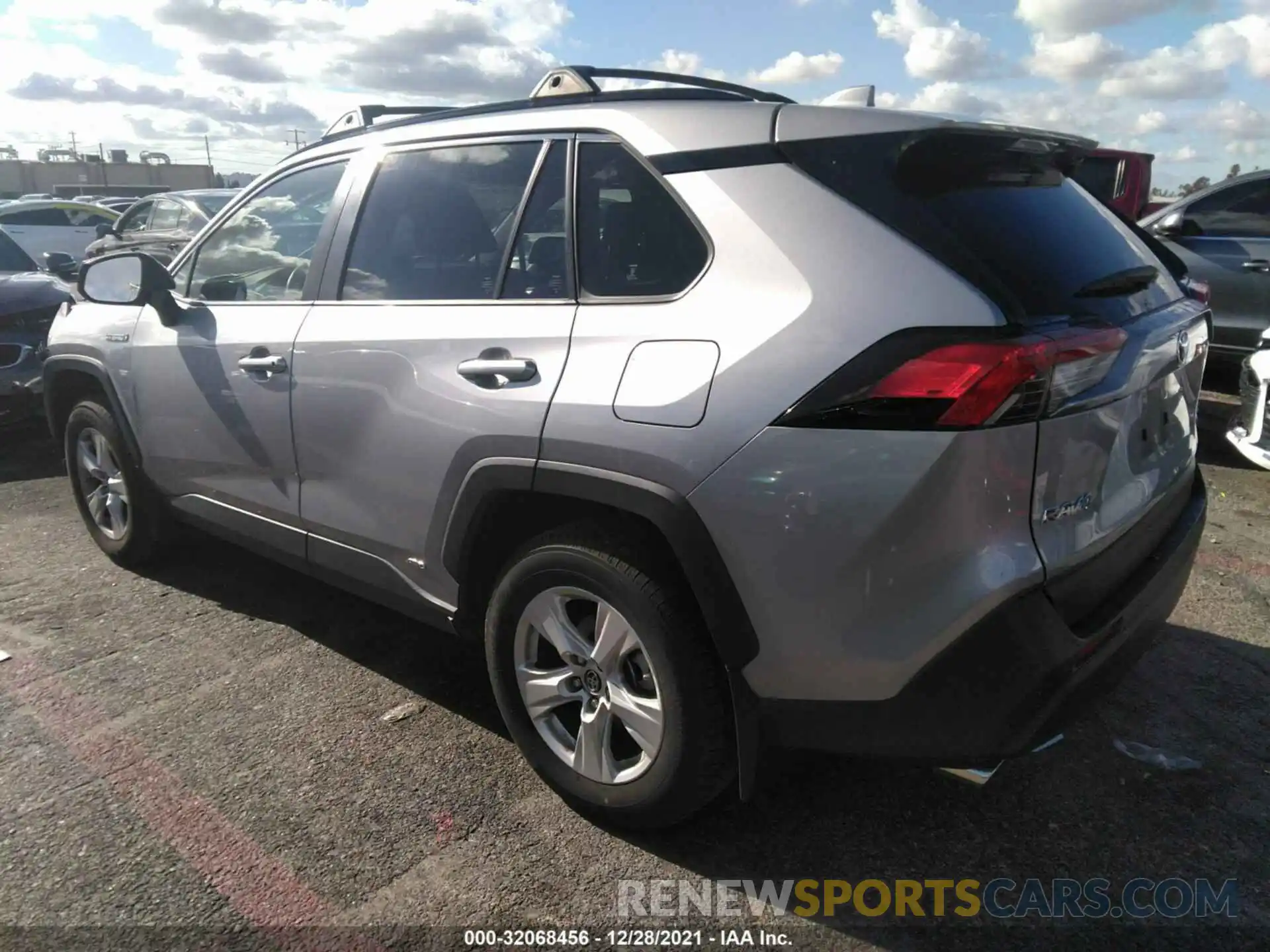 3 Фотография поврежденного автомобиля JTMRWRFV3KD015844 TOYOTA RAV4 2019