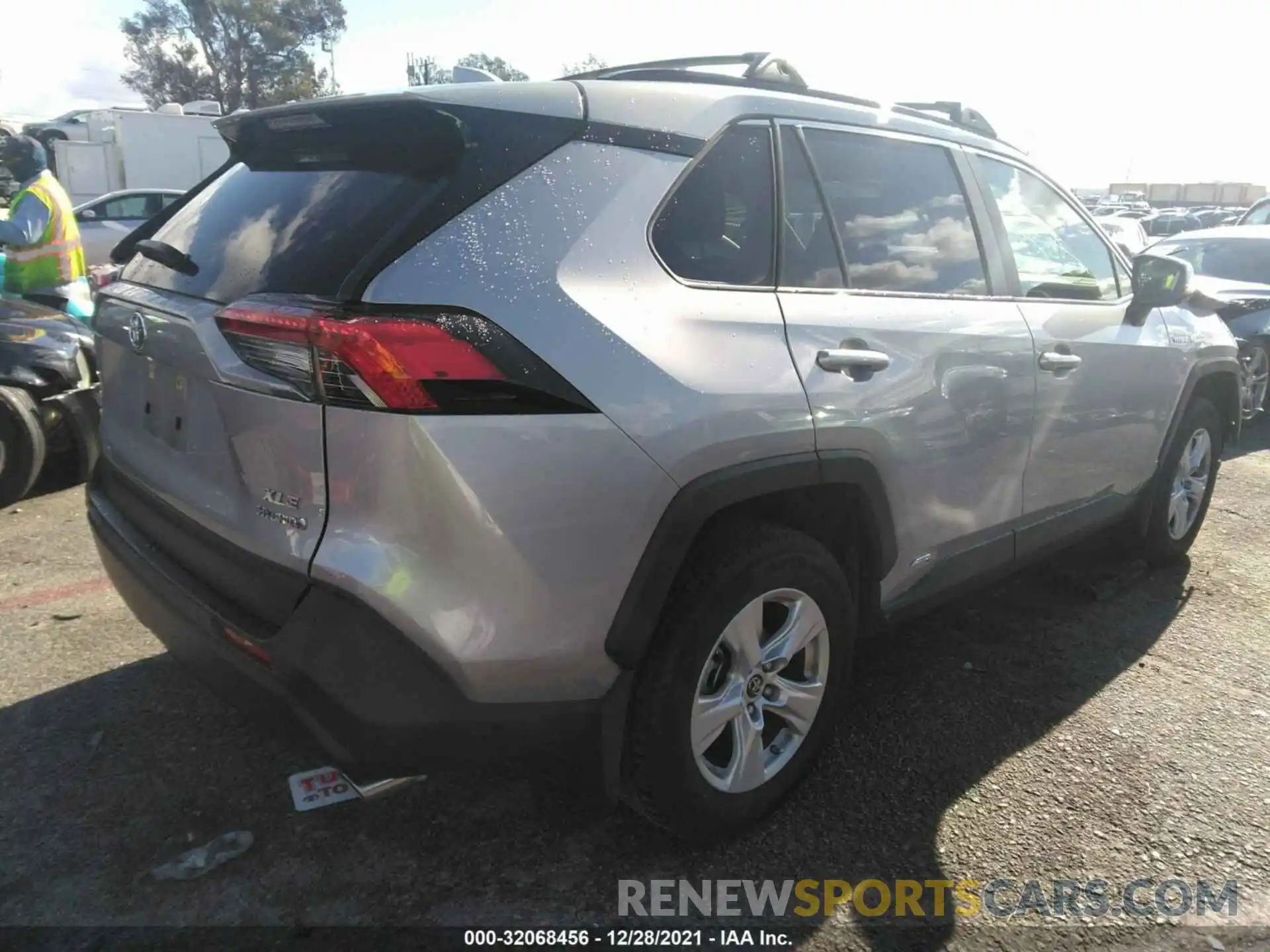 4 Photograph of a damaged car JTMRWRFV3KD015844 TOYOTA RAV4 2019