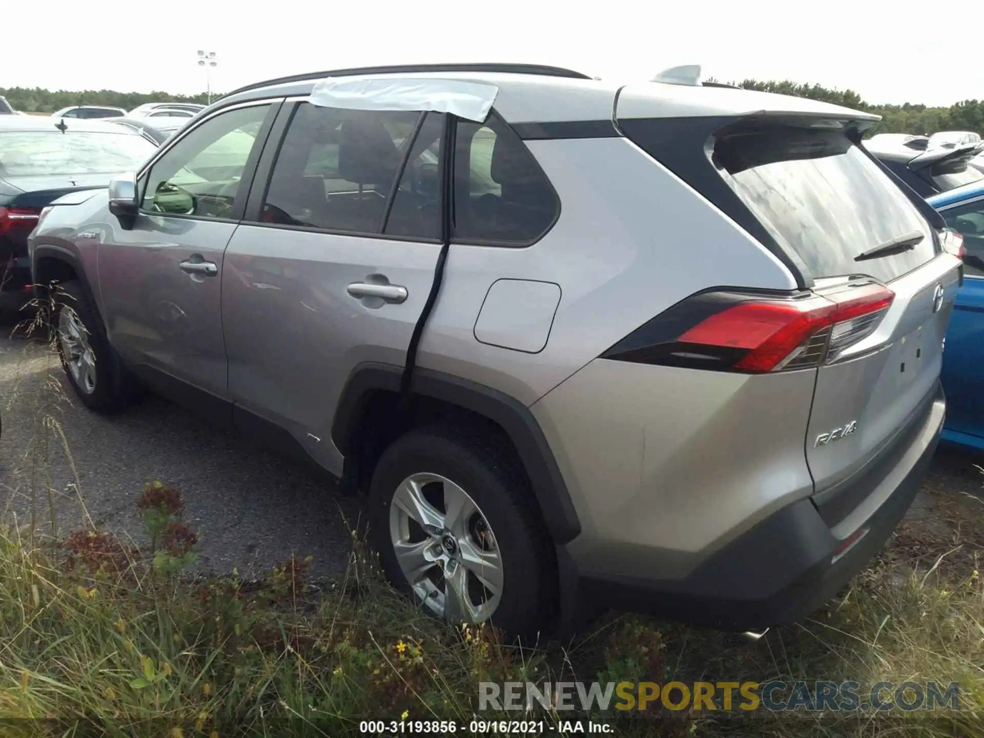 3 Фотография поврежденного автомобиля JTMRWRFV3KD029078 TOYOTA RAV4 2019