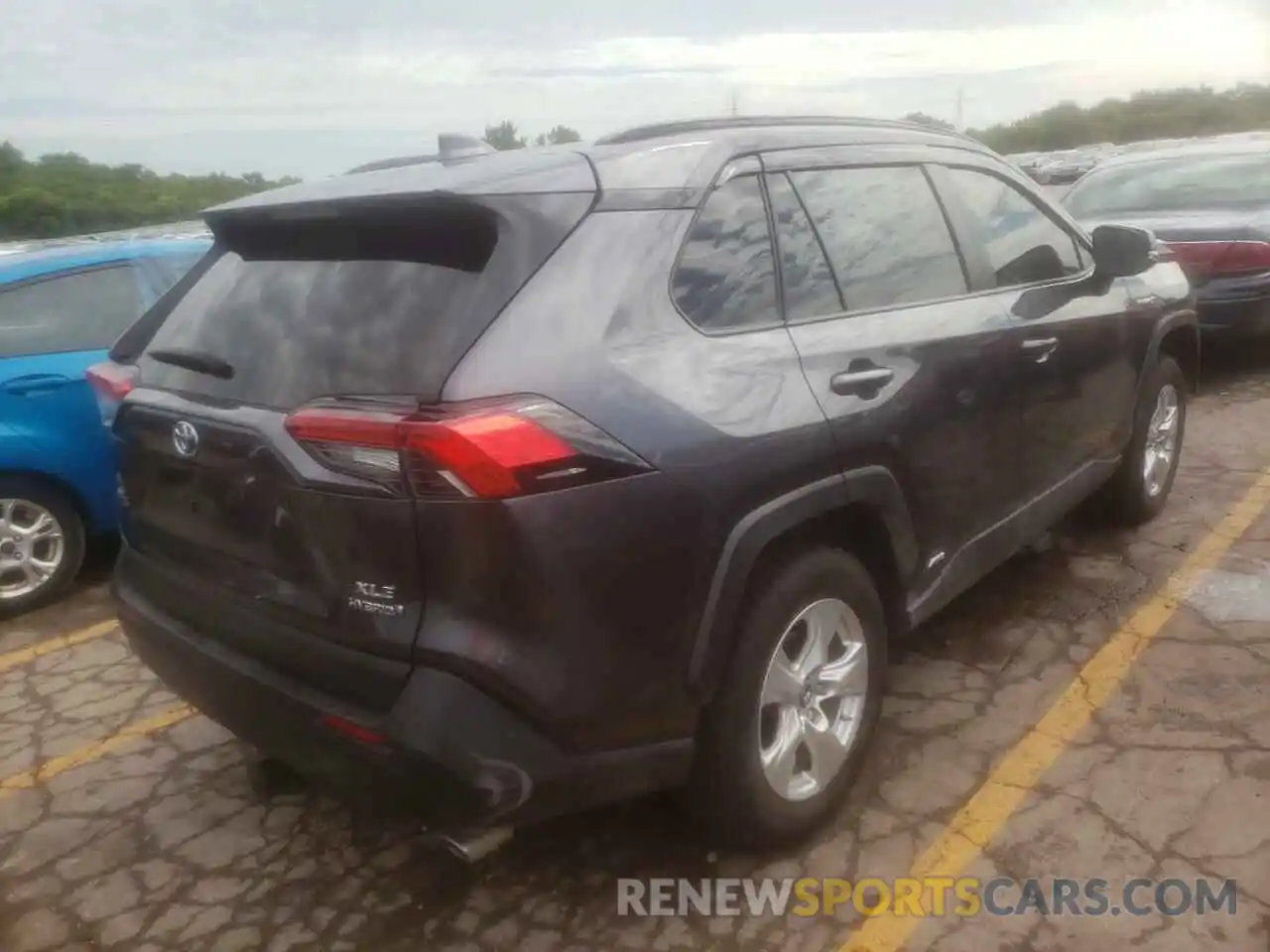 4 Photograph of a damaged car JTMRWRFV3KJ009981 TOYOTA RAV4 2019