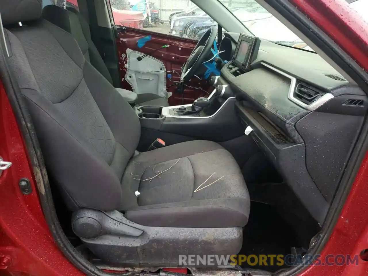 5 Photograph of a damaged car JTMRWRFV4KD024651 TOYOTA RAV4 2019