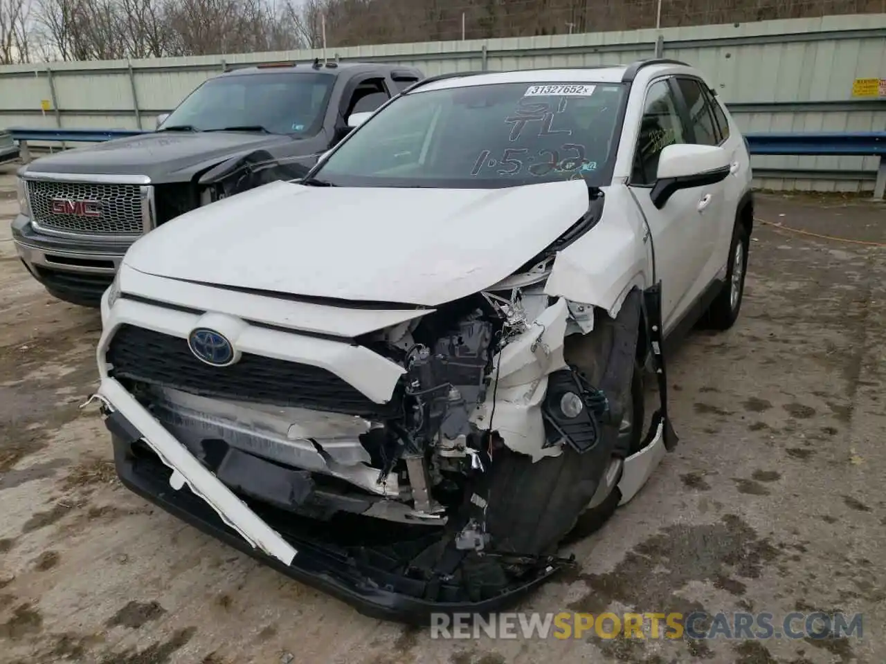 9 Photograph of a damaged car JTMRWRFV4KD029963 TOYOTA RAV4 2019