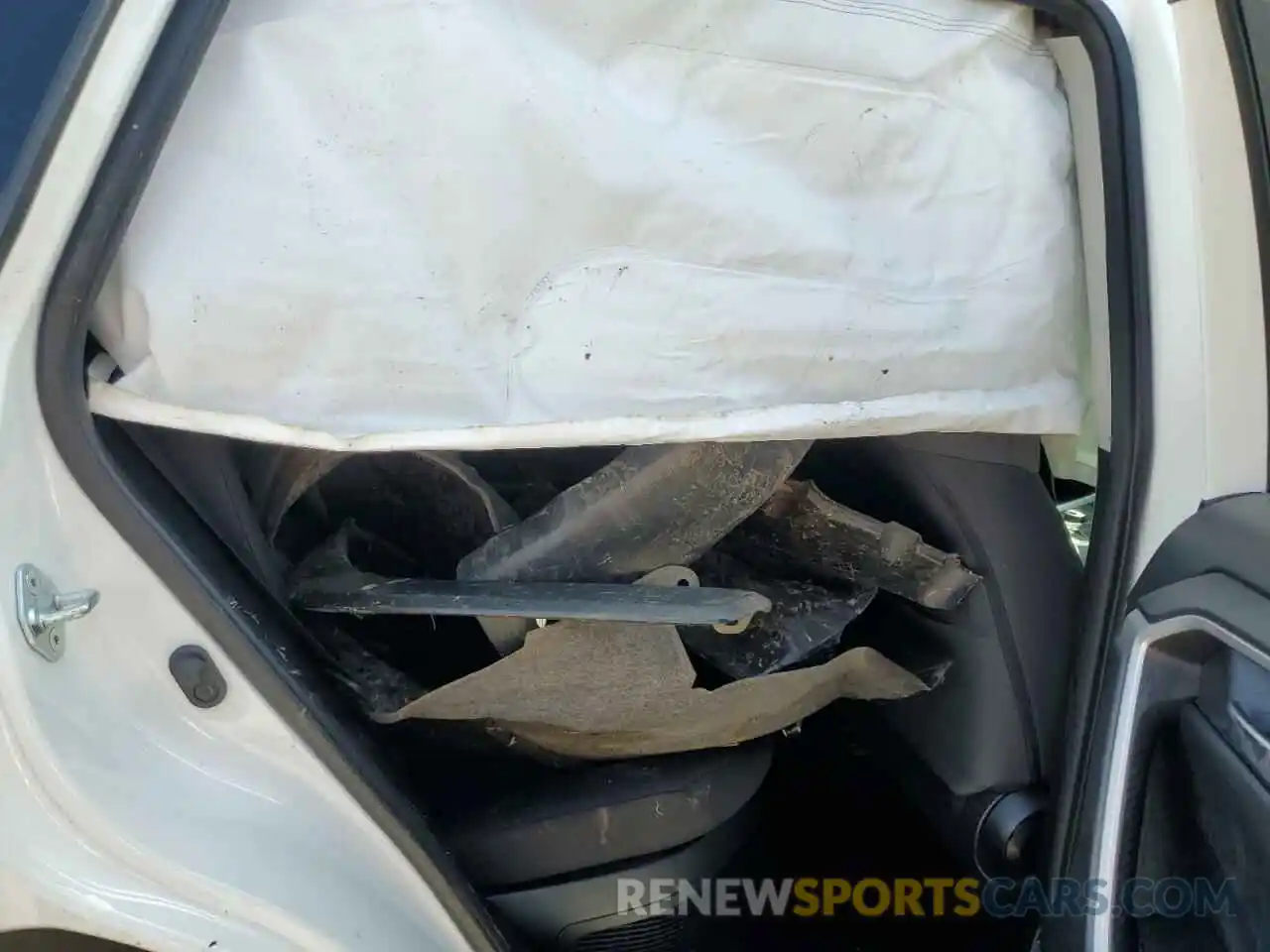 10 Photograph of a damaged car JTMRWRFV4KD043152 TOYOTA RAV4 2019