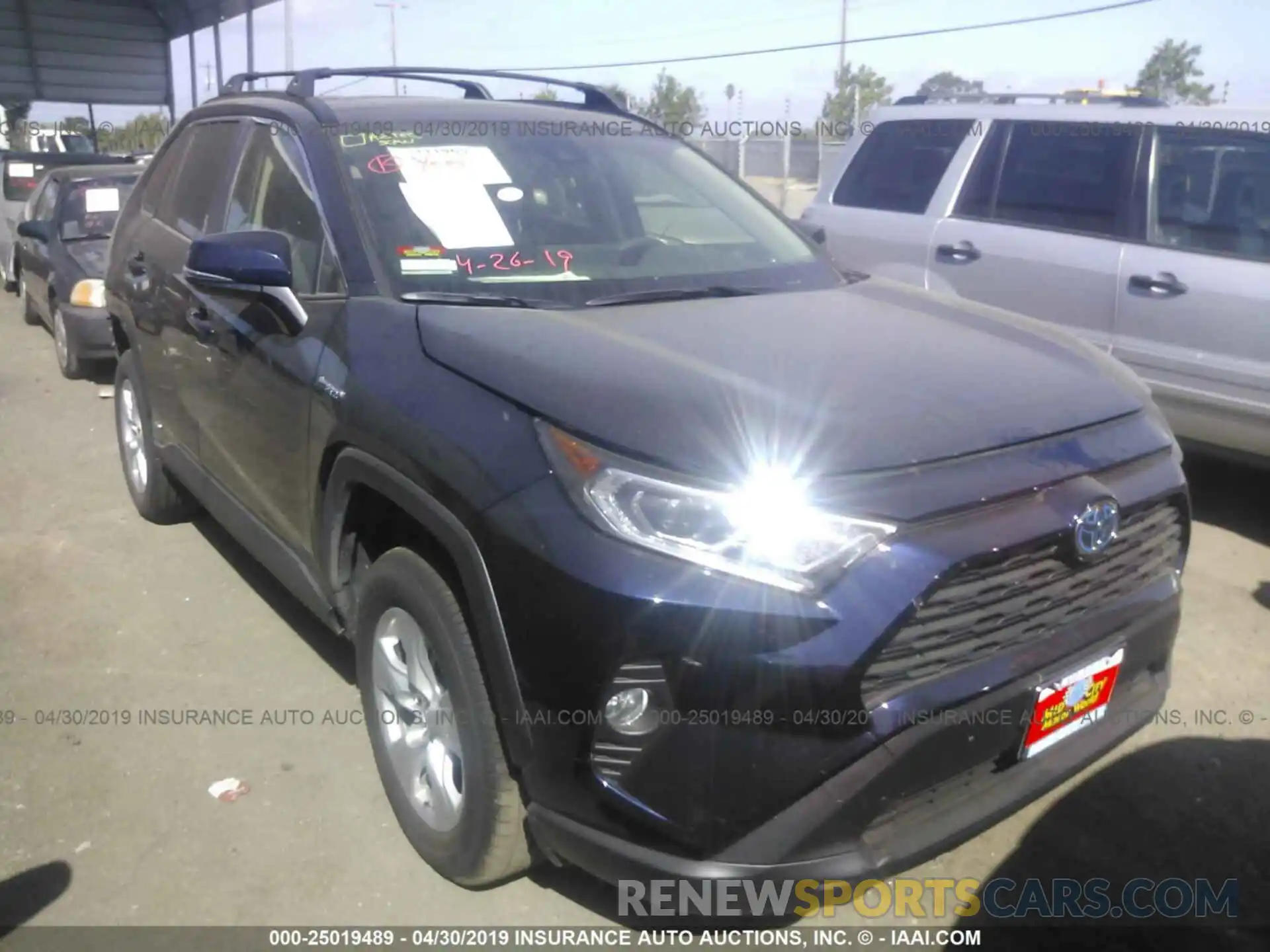 1 Photograph of a damaged car JTMRWRFV5KD004277 TOYOTA RAV4 2019