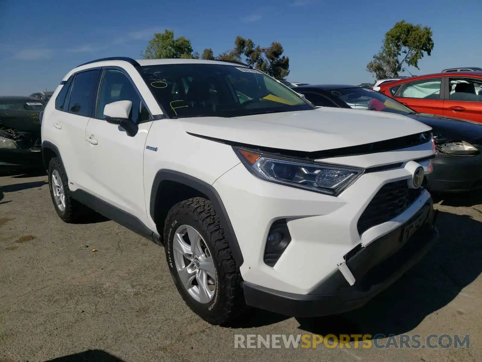 1 Photograph of a damaged car JTMRWRFV5KD005672 TOYOTA RAV4 2019