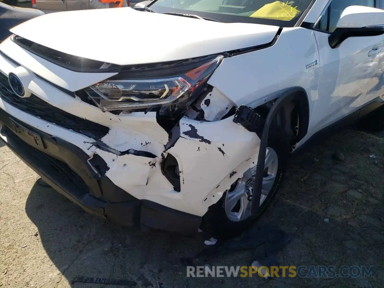 9 Photograph of a damaged car JTMRWRFV5KD005672 TOYOTA RAV4 2019