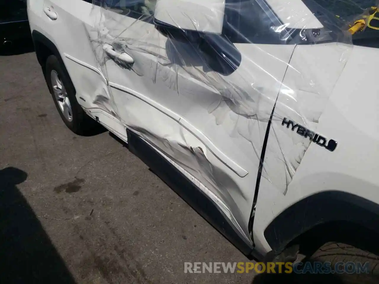 9 Photograph of a damaged car JTMRWRFV5KD022942 TOYOTA RAV4 2019