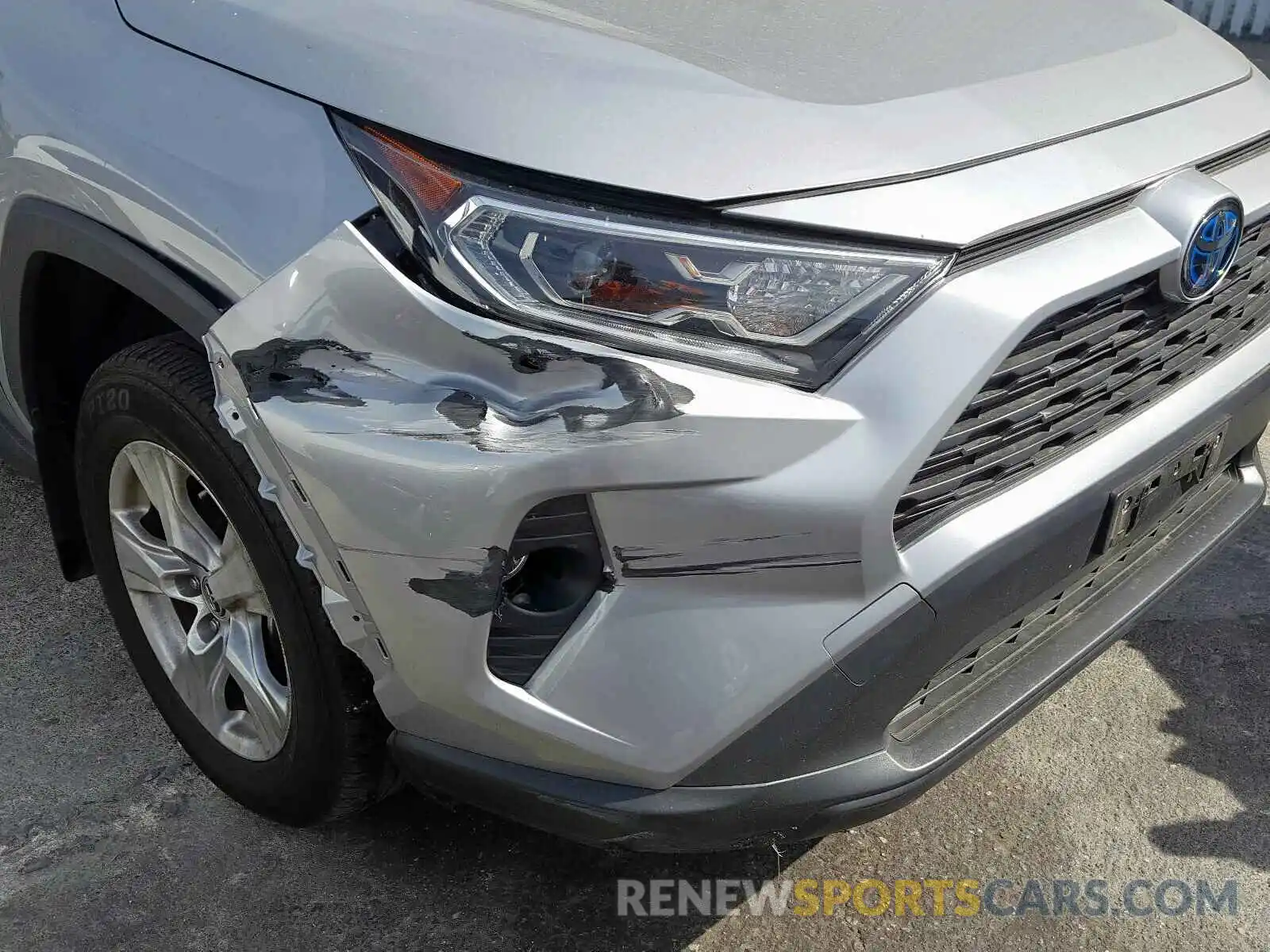 9 Photograph of a damaged car JTMRWRFV5KD500213 TOYOTA RAV4 2019