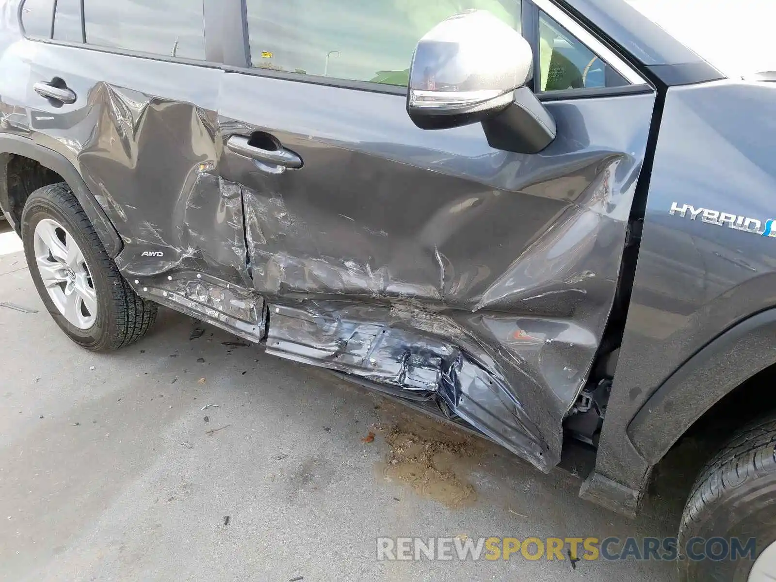 9 Photograph of a damaged car JTMRWRFV6KD009083 TOYOTA RAV4 2019