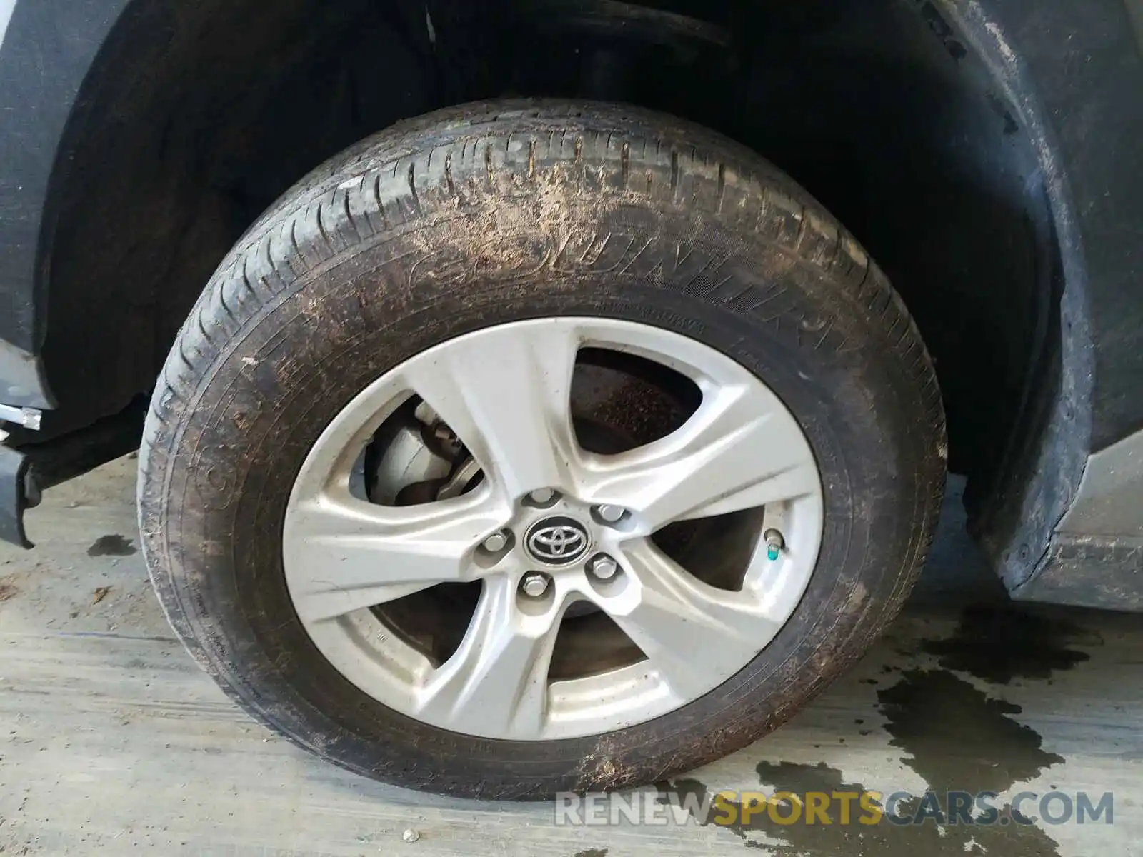 8 Фотография поврежденного автомобиля JTMRWRFV6KD011867 TOYOTA RAV4 2019