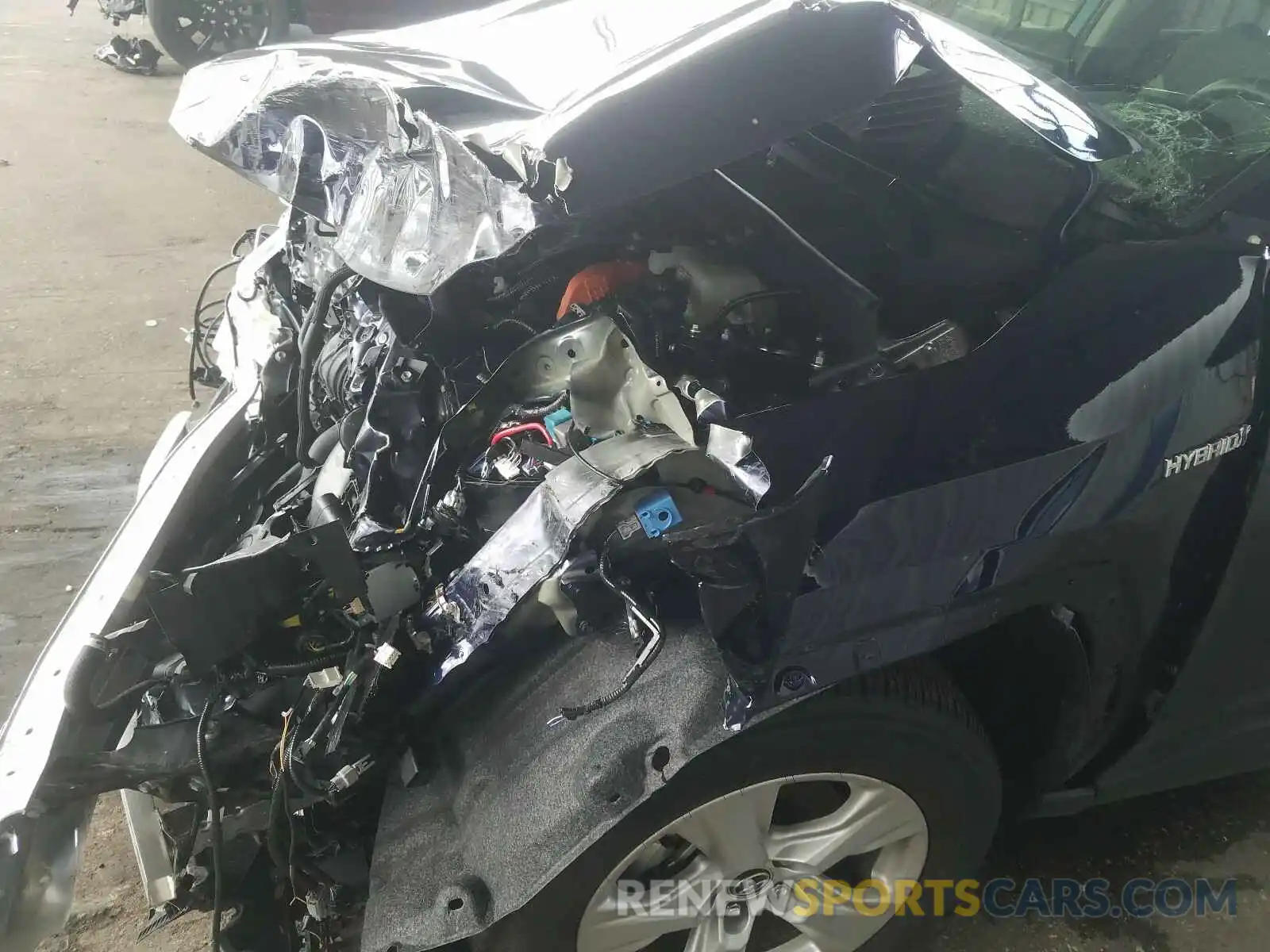 9 Photograph of a damaged car JTMRWRFV6KD021055 TOYOTA RAV4 2019