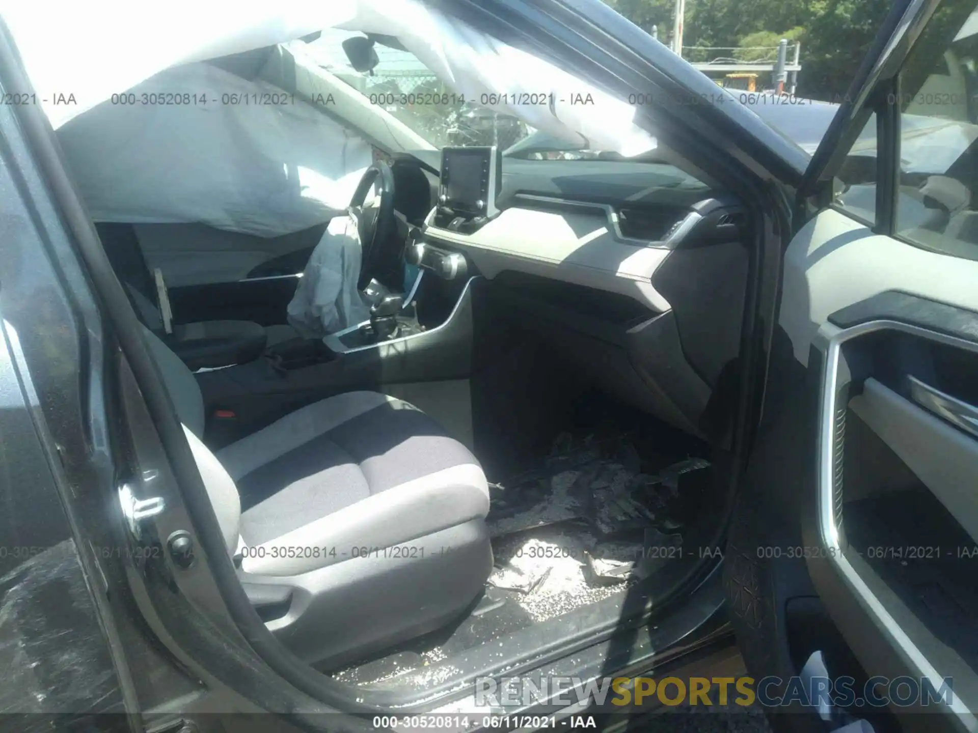 5 Photograph of a damaged car JTMRWRFV6KD508529 TOYOTA RAV4 2019