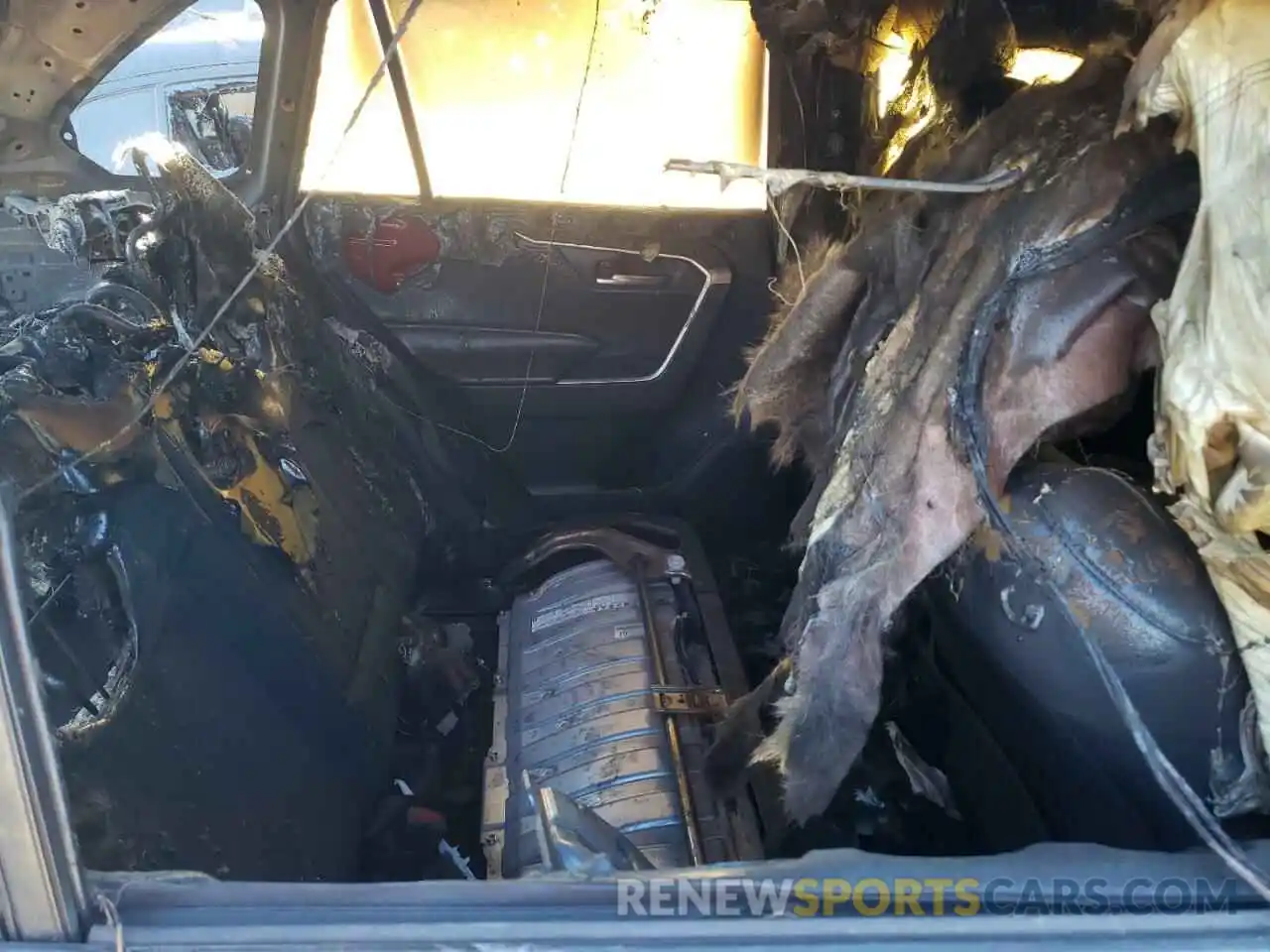 6 Photograph of a damaged car JTMRWRFV6KD511432 TOYOTA RAV4 2019