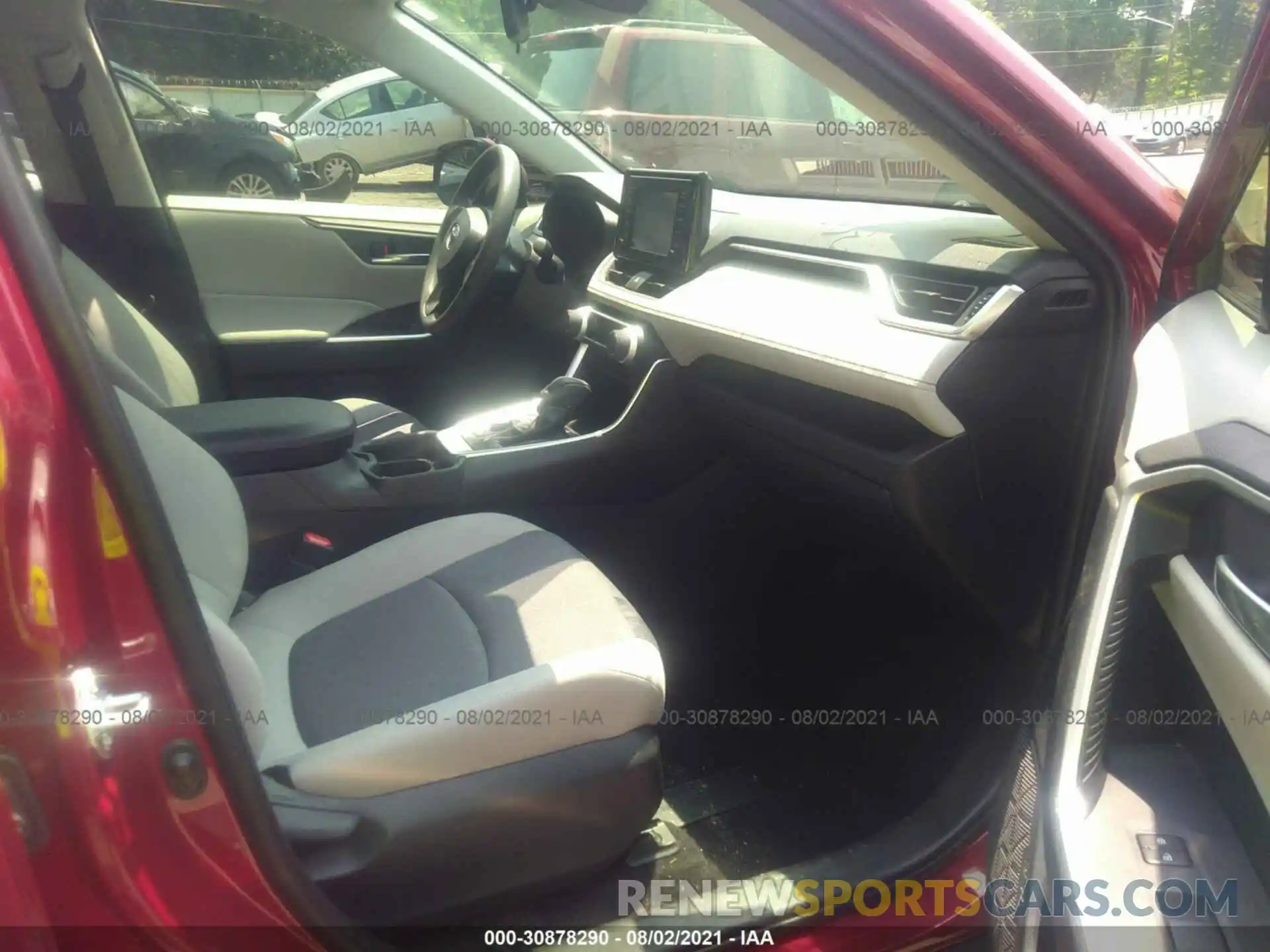 5 Photograph of a damaged car JTMRWRFV6KD513875 TOYOTA RAV4 2019