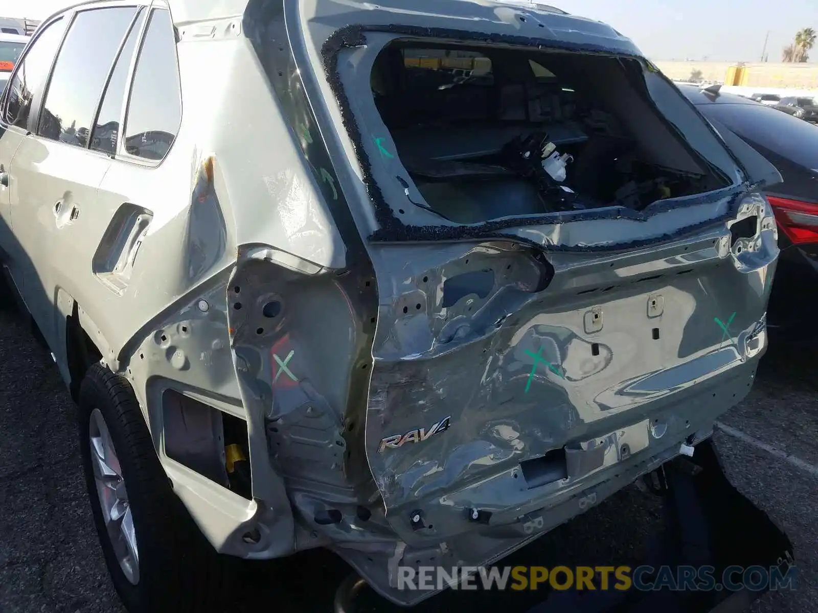 9 Photograph of a damaged car JTMRWRFV6KJ007626 TOYOTA RAV4 2019