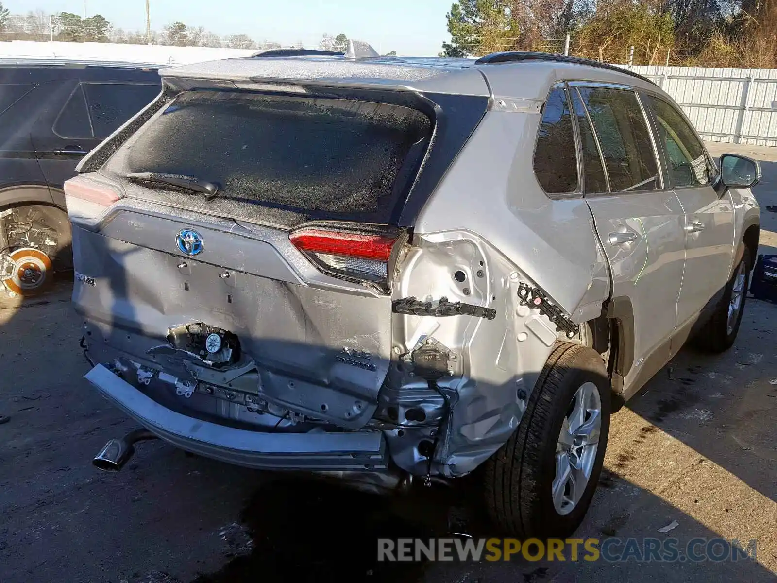 4 Photograph of a damaged car JTMRWRFV7KD501573 TOYOTA RAV4 2019